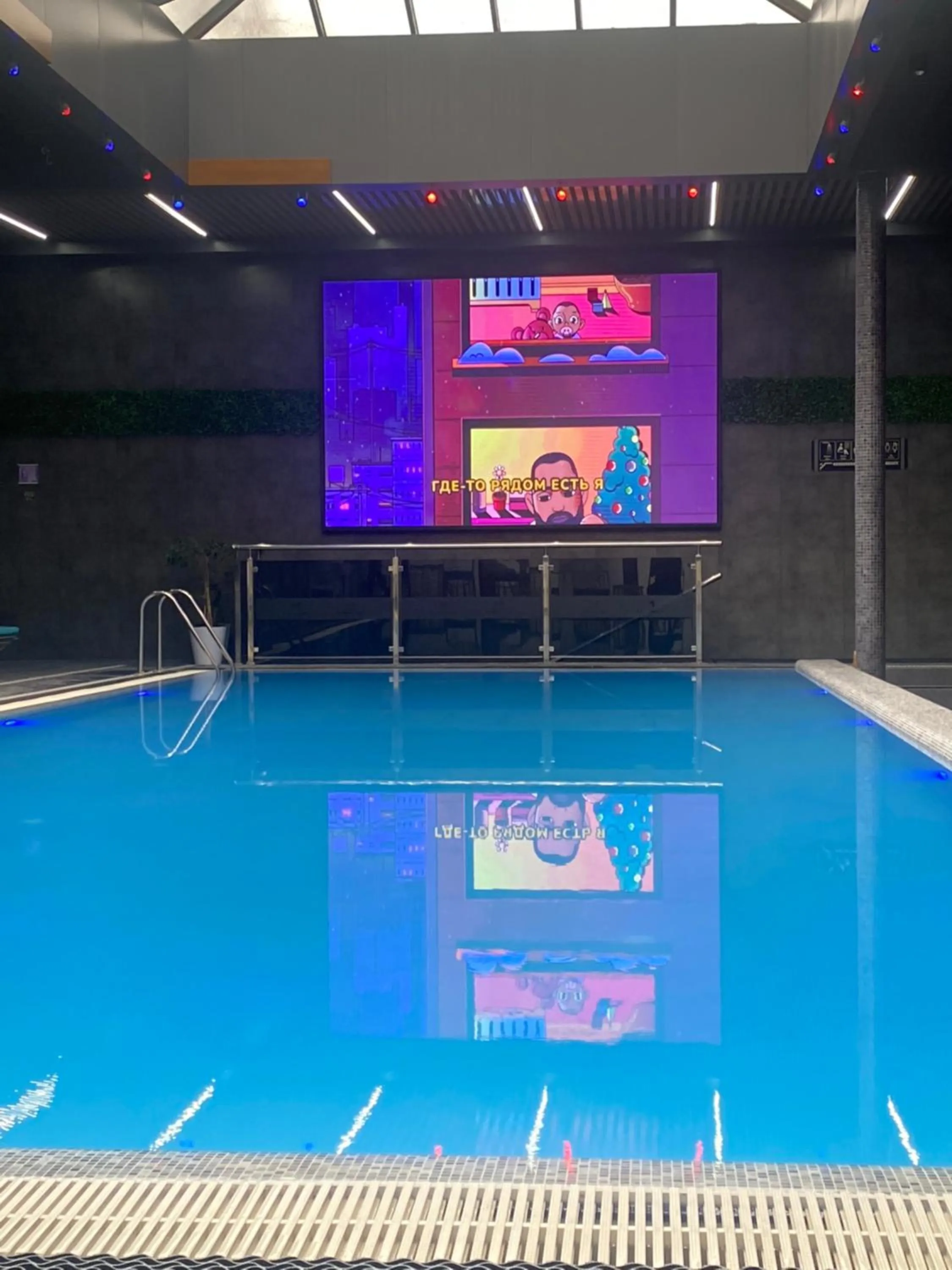 Swimming pool in MaxWell Hotel & SPA