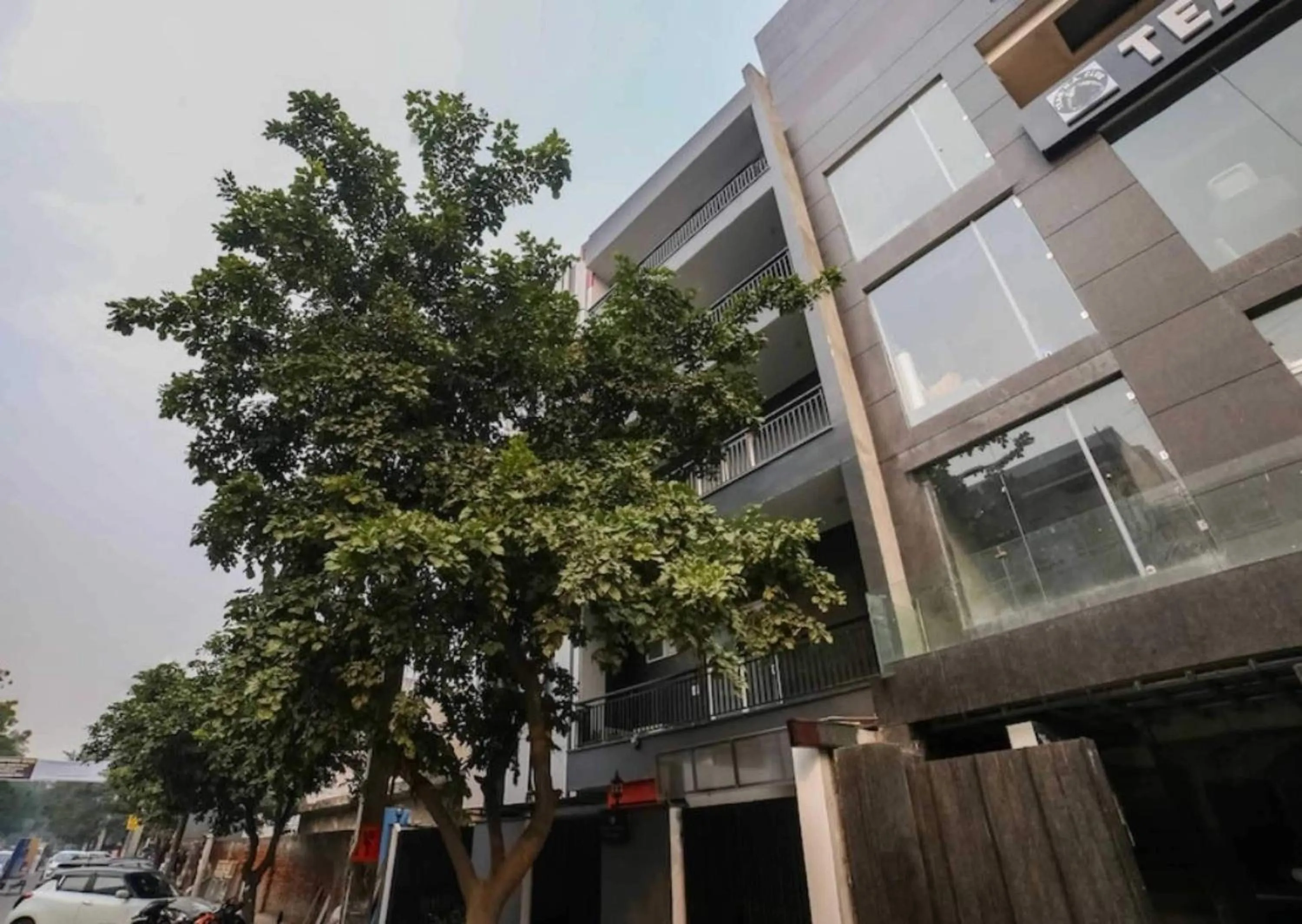 Facade/entrance in Collection O Kailash Enclave