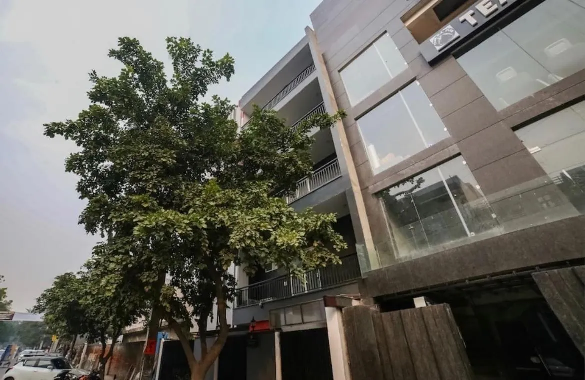 Facade/entrance in Collection O Kailash Enclave