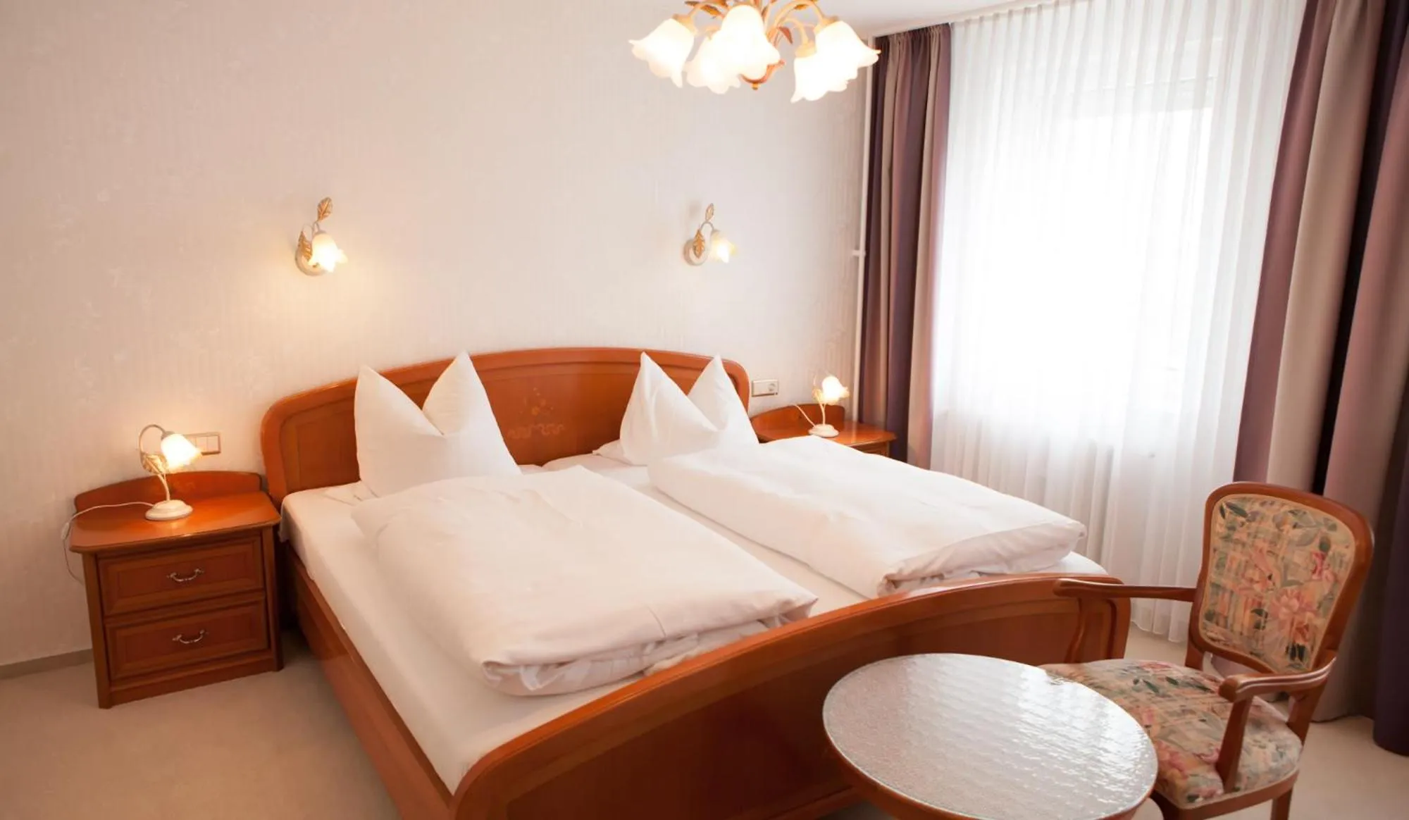 Photo of the whole room, Bed in Hotel Restaurant Zur Post Lohfelden