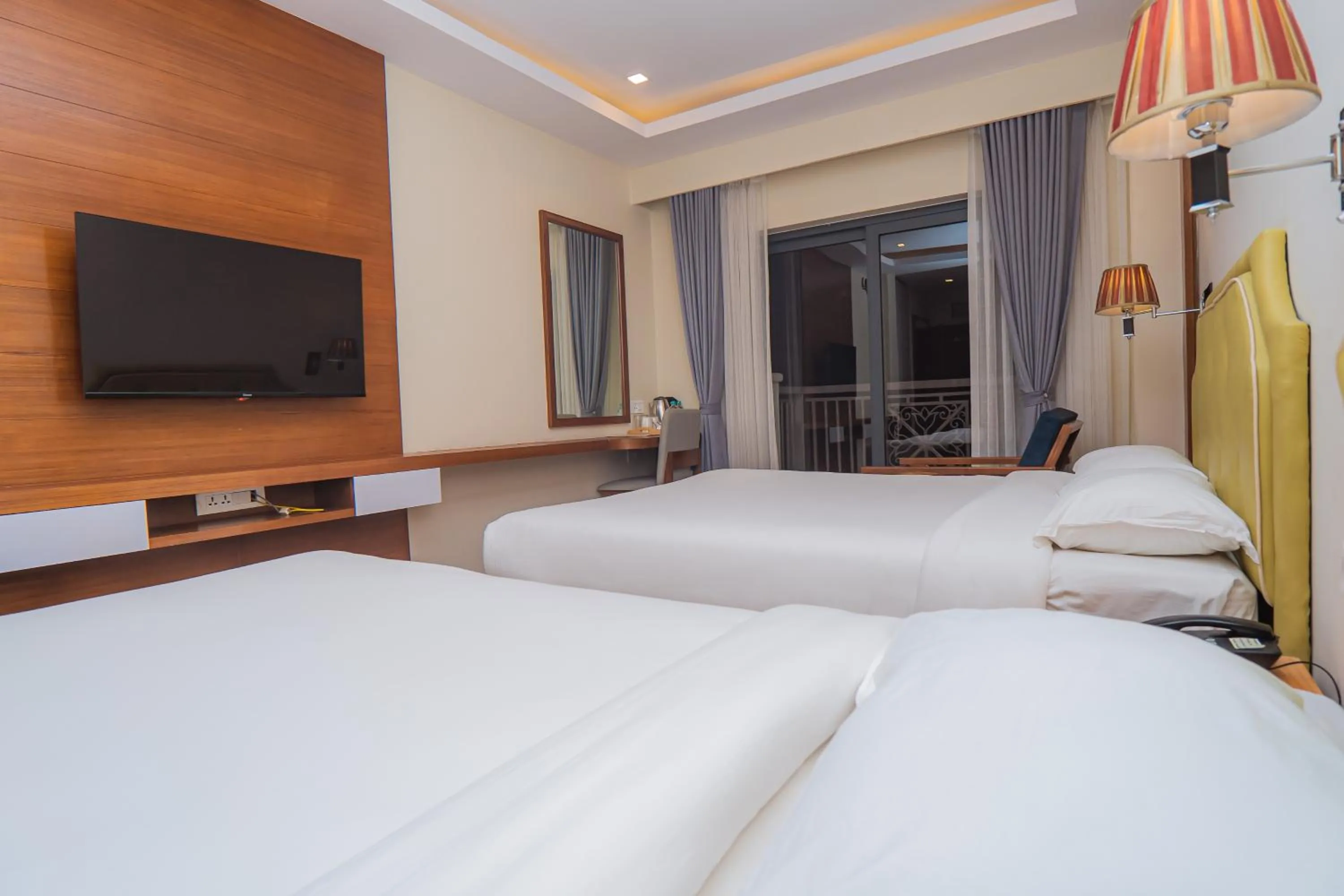 TV and multimedia, Bed in Hotel Fewa Trip