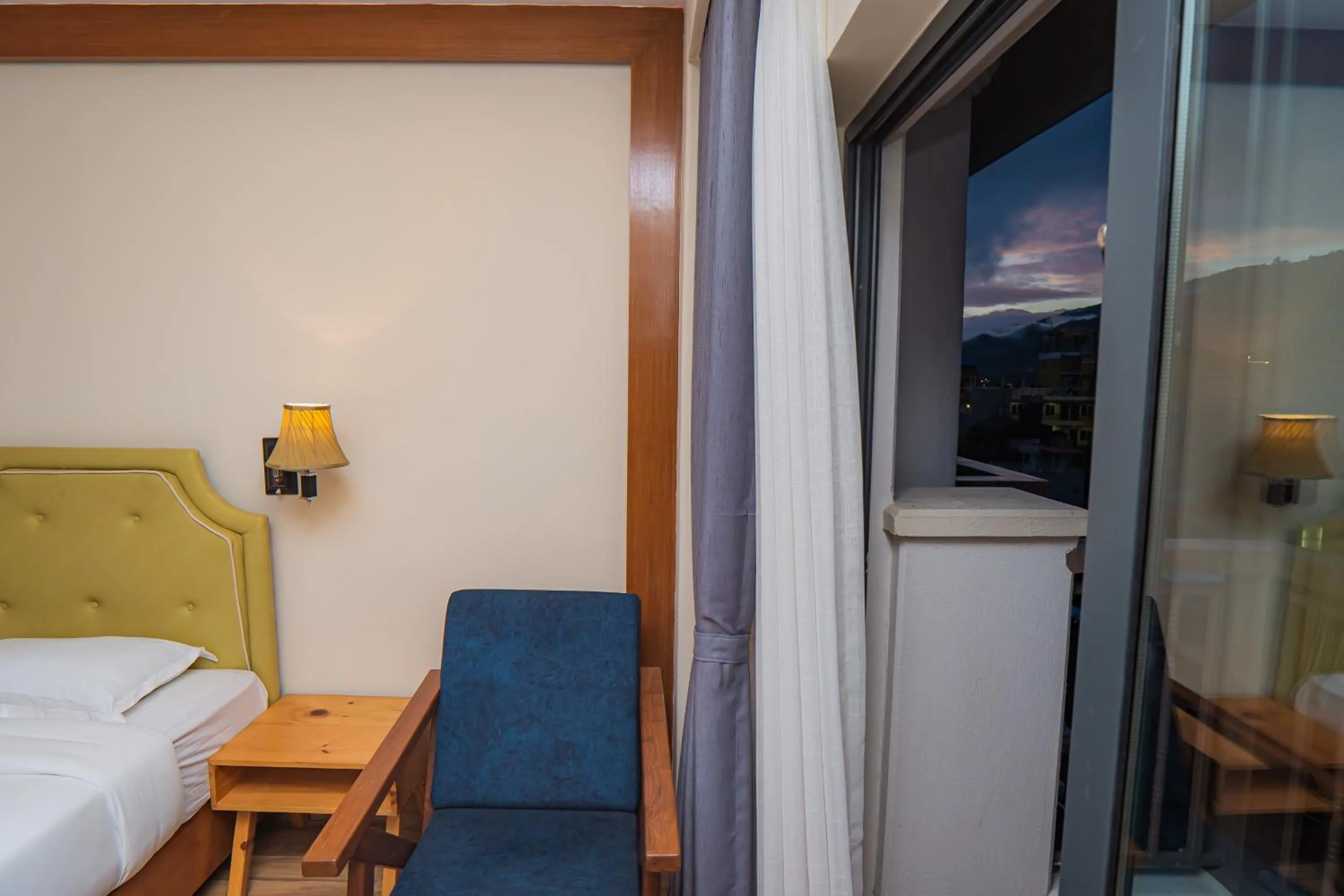 Balcony/Terrace, Bed in Hotel Fewa Trip