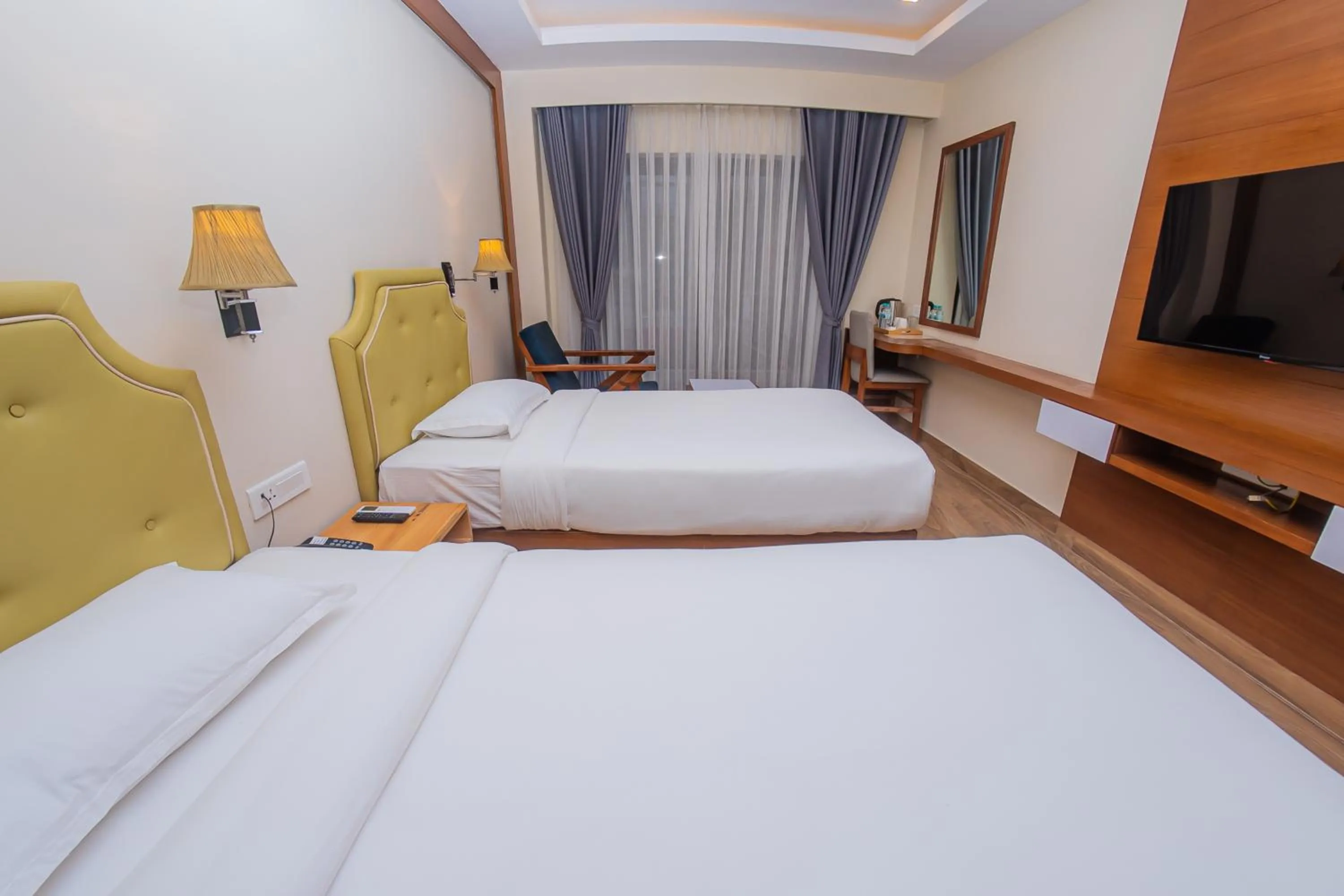 TV and multimedia, Bed in Hotel Fewa Trip