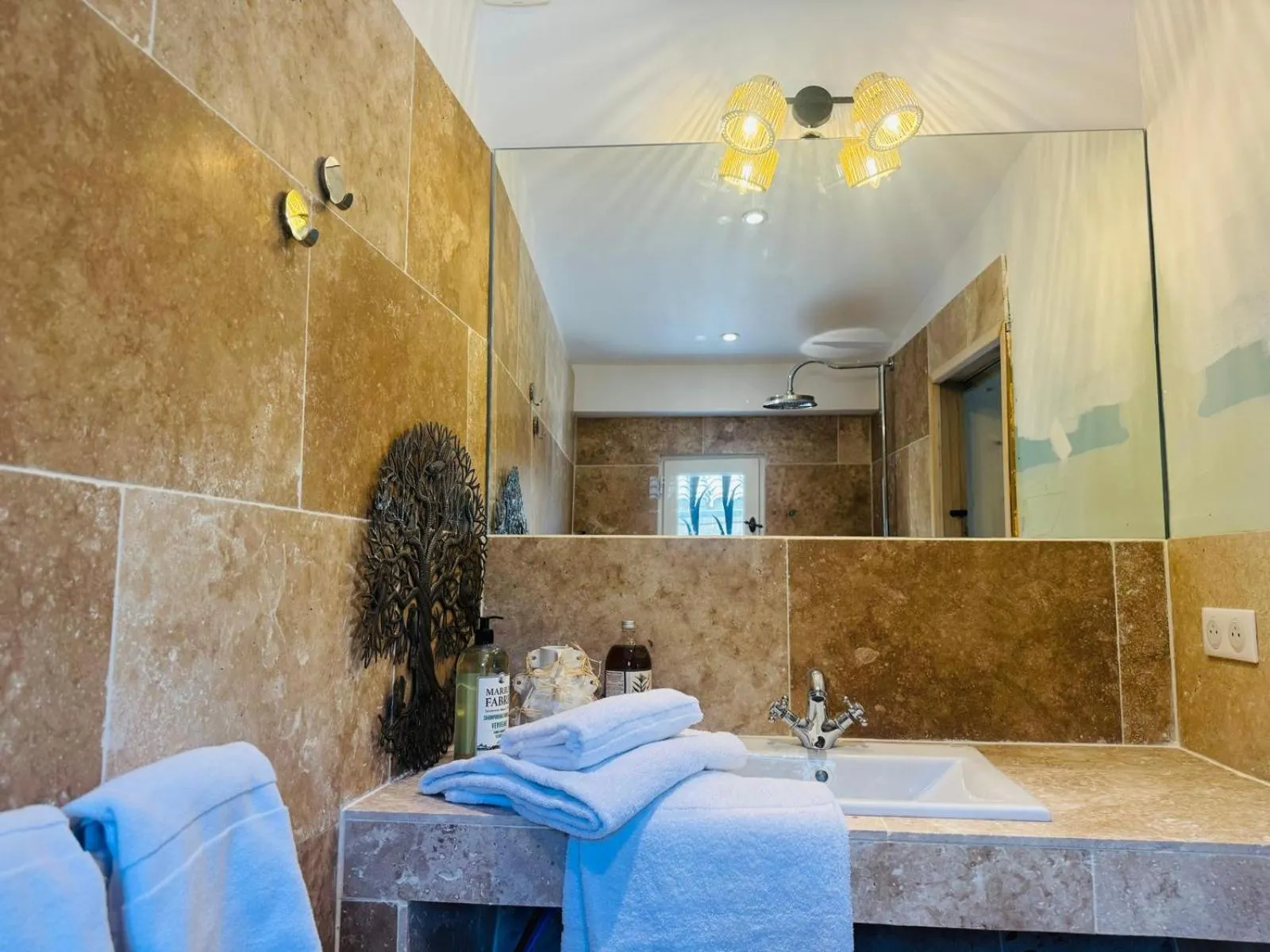 Shower in Mas Notre Dame