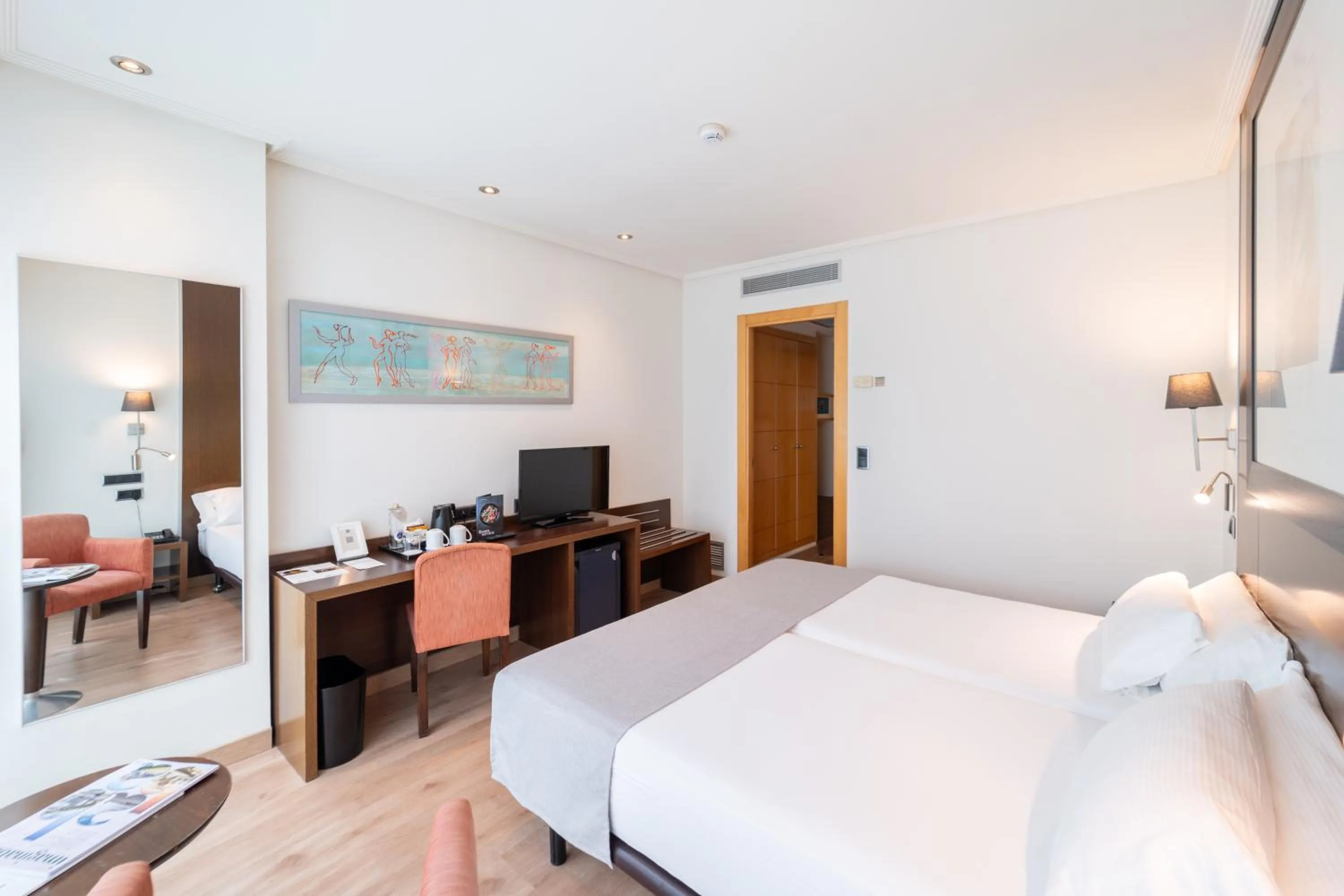 Photo of the whole room, Bed in Abba Playa Gijón