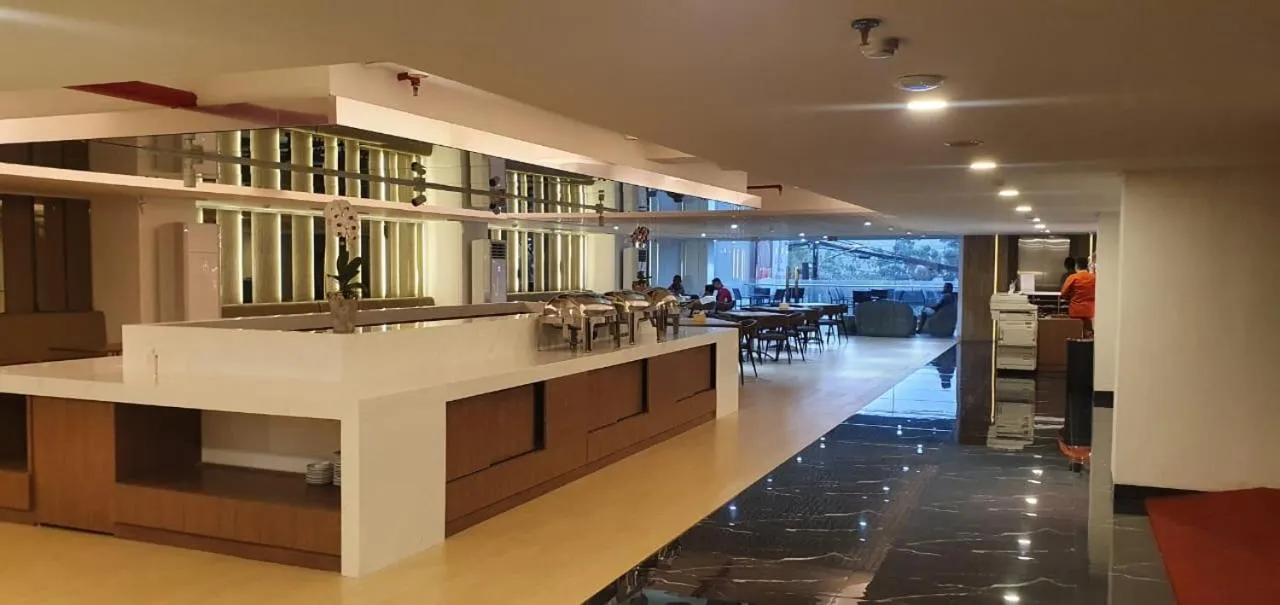Restaurant/places to eat in Grand G7 Hotel Pasar baru