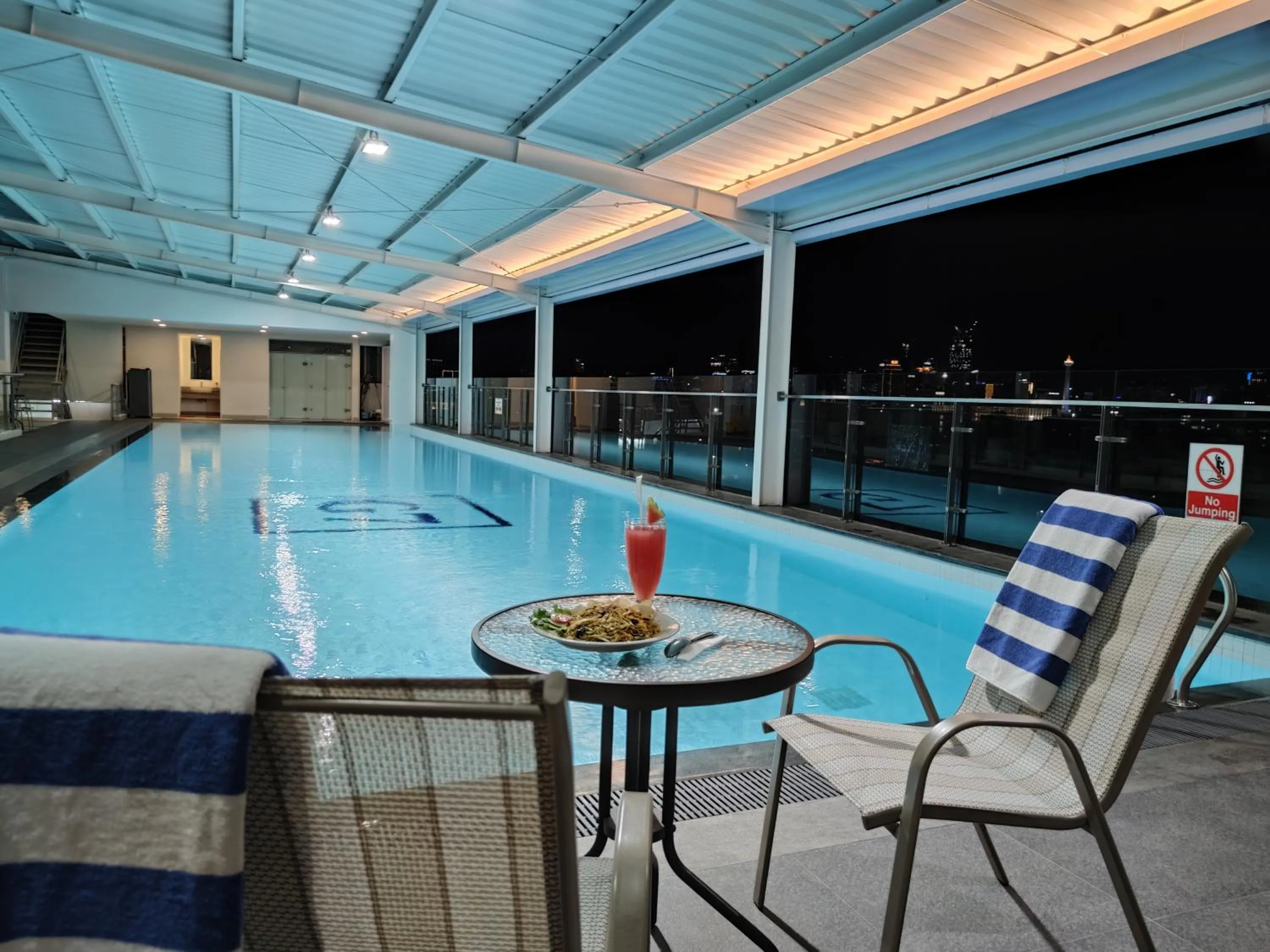 Swimming pool in Grand G7 Hotel Pasar baru