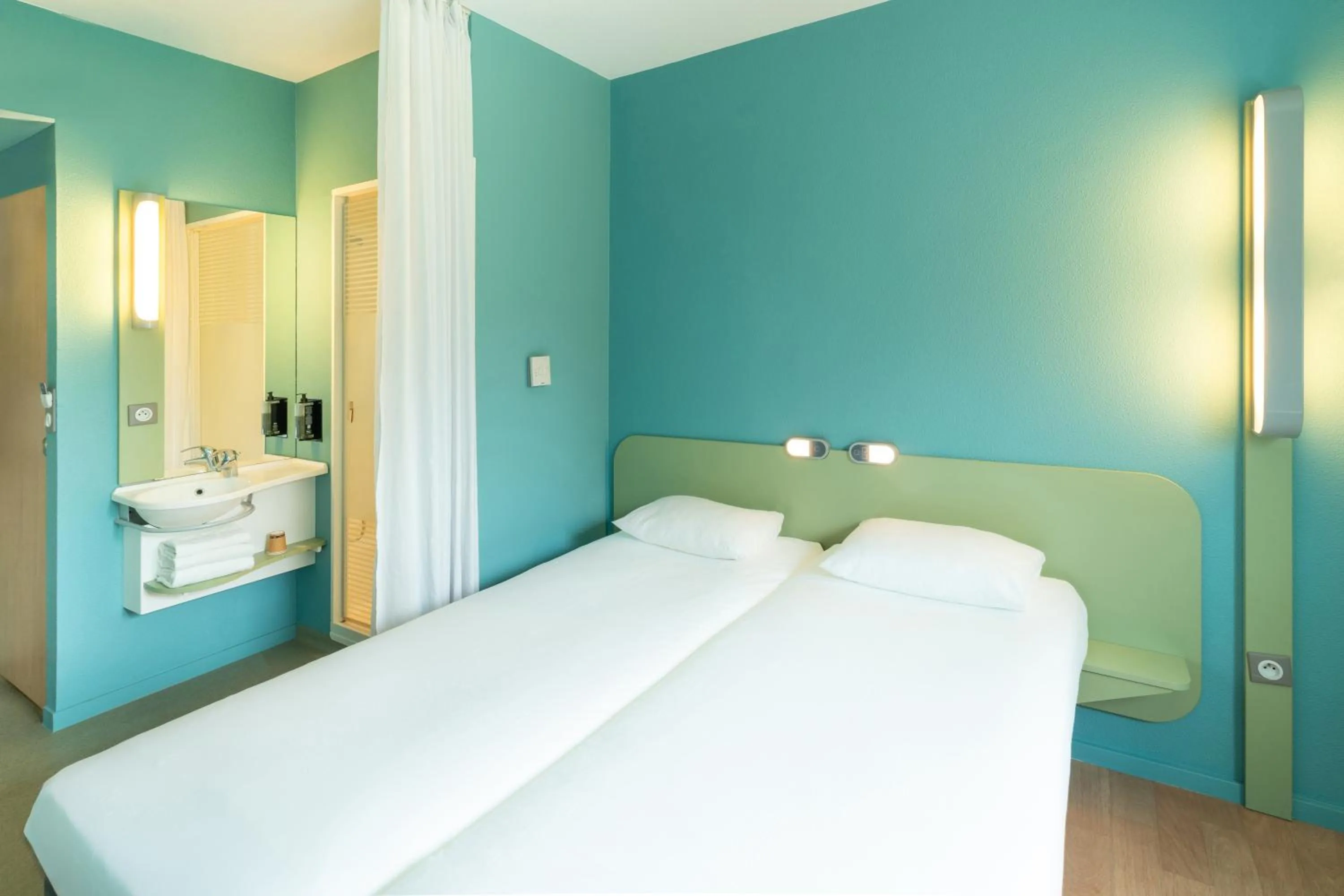 Bed in Ibis budget Les Sables d'Olonne