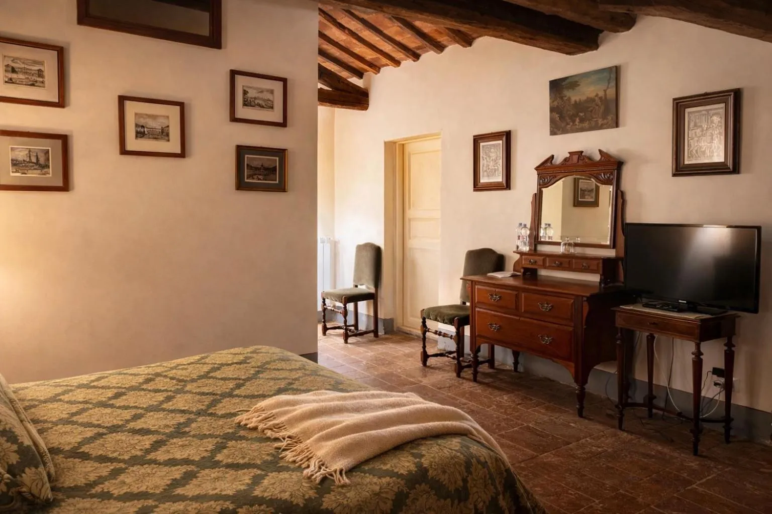 Bed in VesConte Residenza D'epoca dal 1533