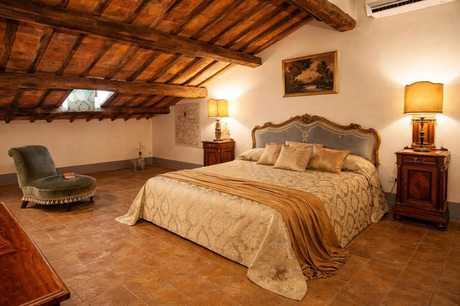 Bed in VesConte Residenza D'epoca dal 1533