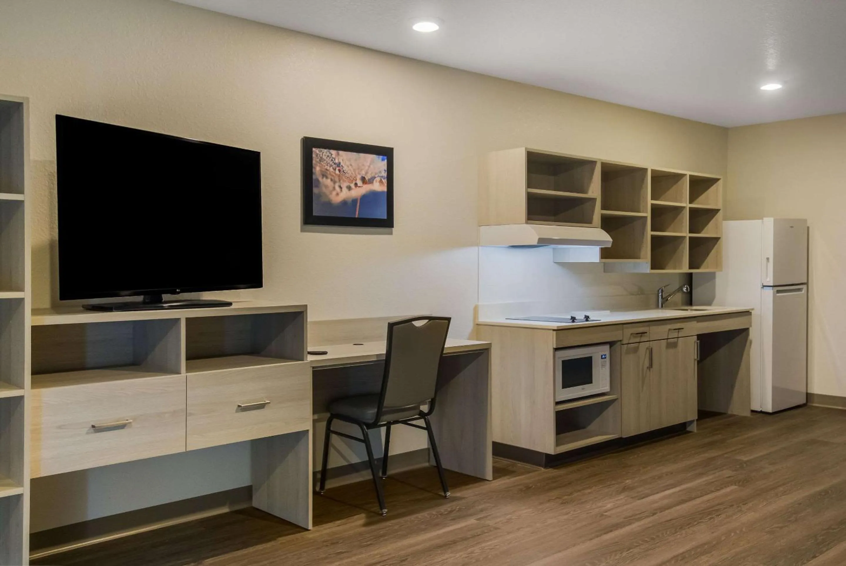 TV and multimedia in WoodSpring Suites Jacksonville Orange Park