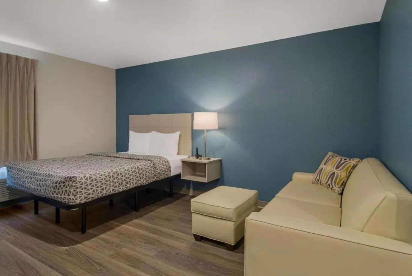 Bedroom, Bed in WoodSpring Suites Jacksonville Orange Park