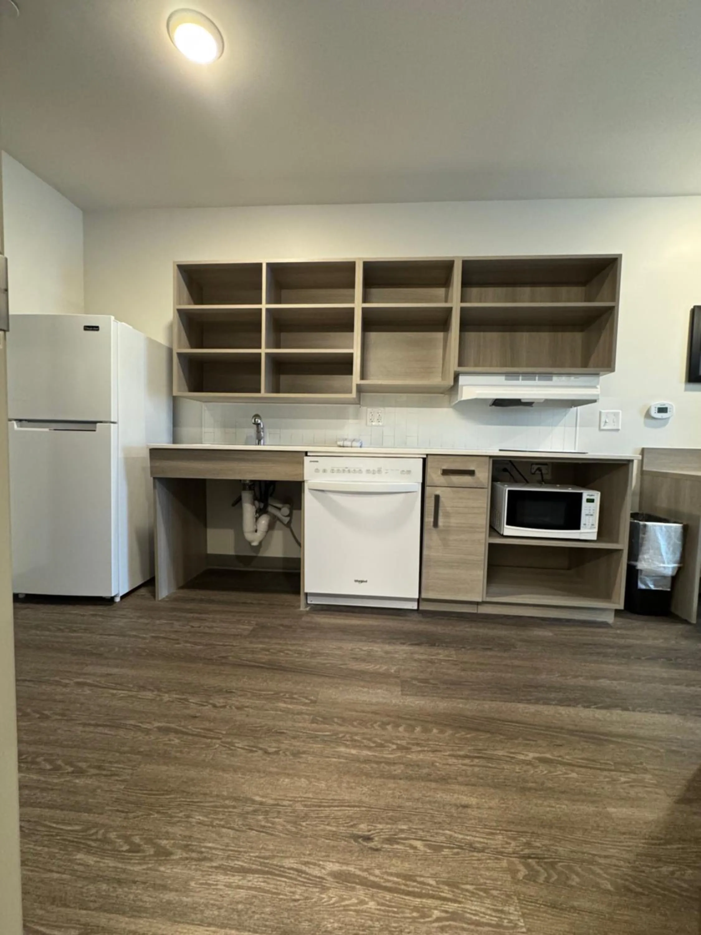 Kitchen or kitchenette in WoodSpring Suites Jacksonville Orange Park