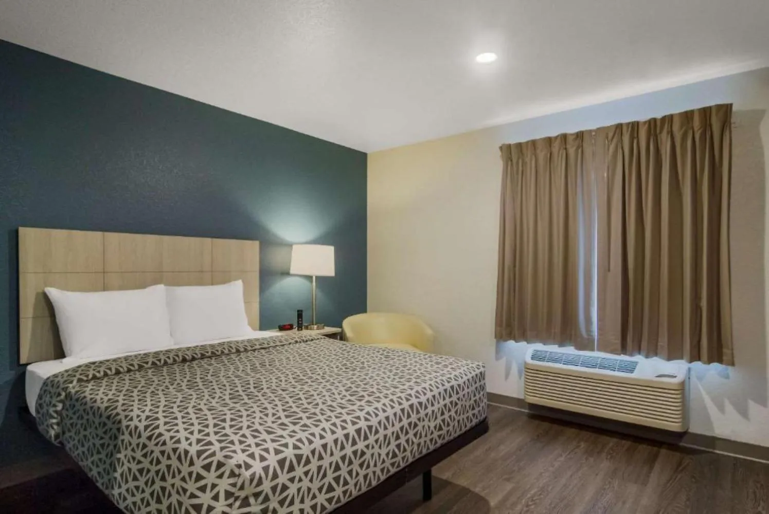 Bedroom, Bed in WoodSpring Suites Jacksonville Orange Park
