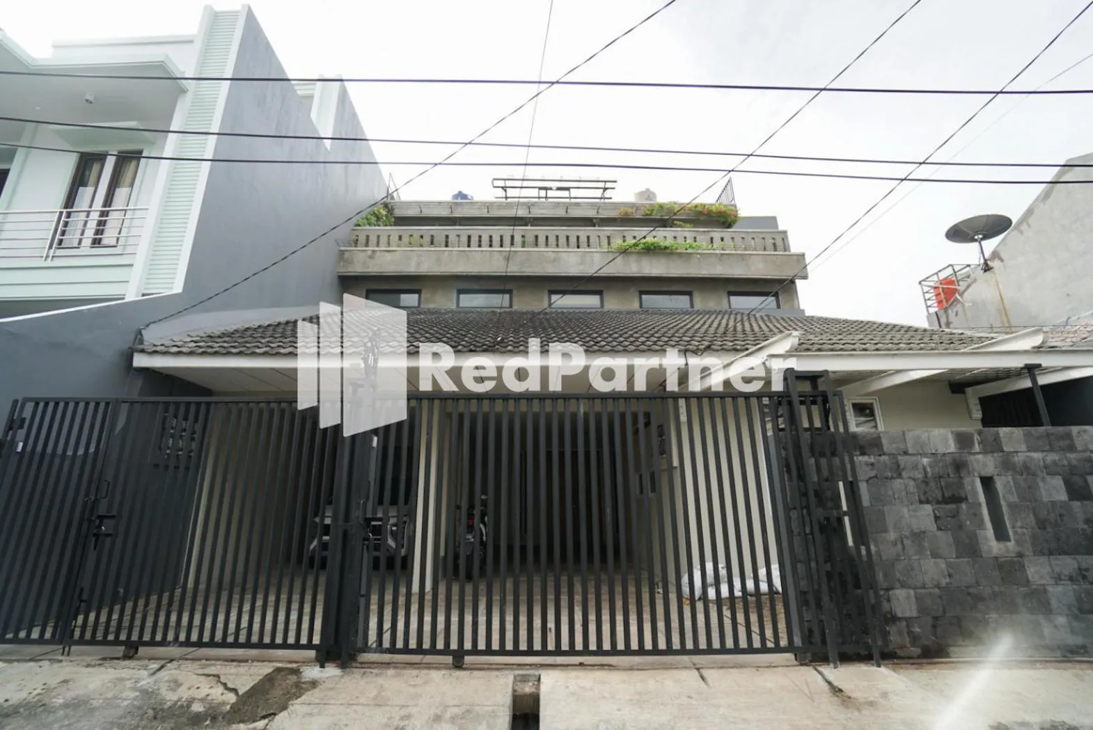 Property building in Tomang Gelong Guest House Syariah Mitra RedDoorz