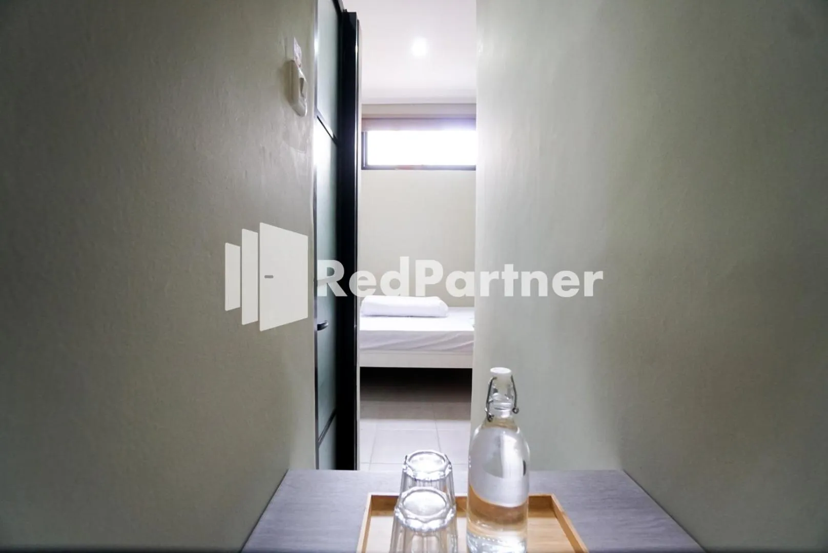 Bedroom, Bed in Tomang Gelong Guest House Syariah Mitra RedDoorz