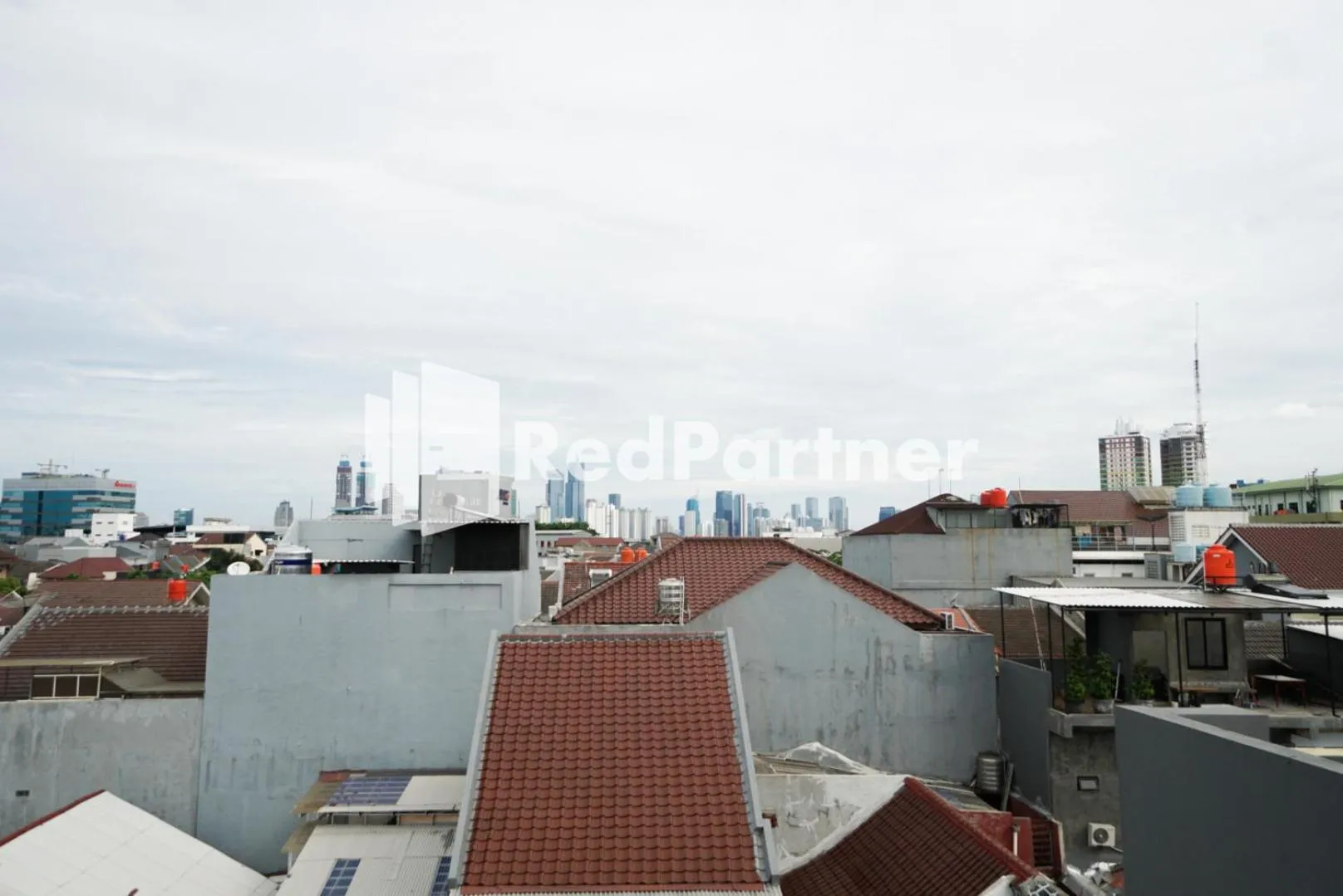 Balcony/Terrace in Tomang Gelong Guest House Syariah Mitra RedDoorz