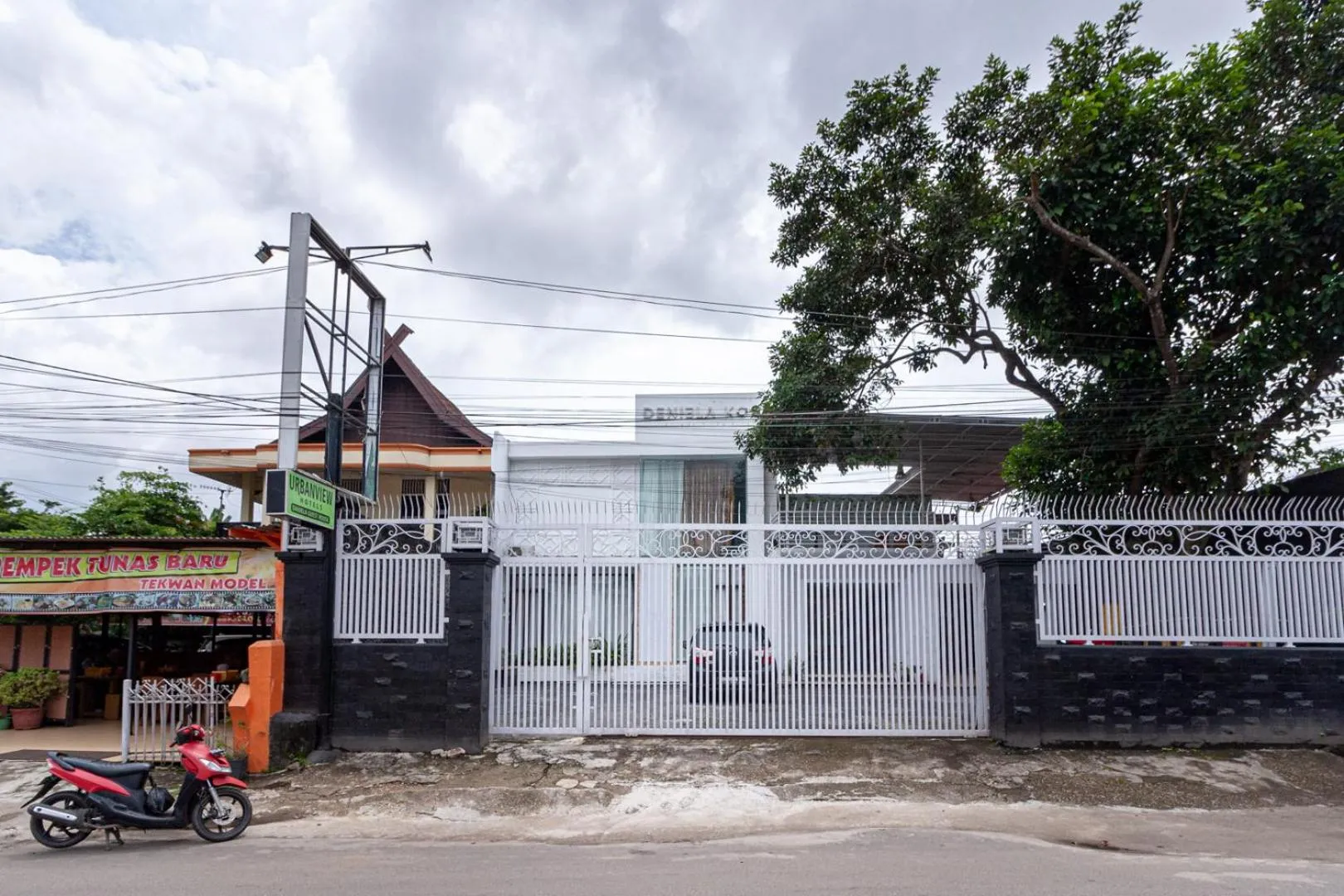 Property building in Urbanview Daniela Jambi by RedDoorz