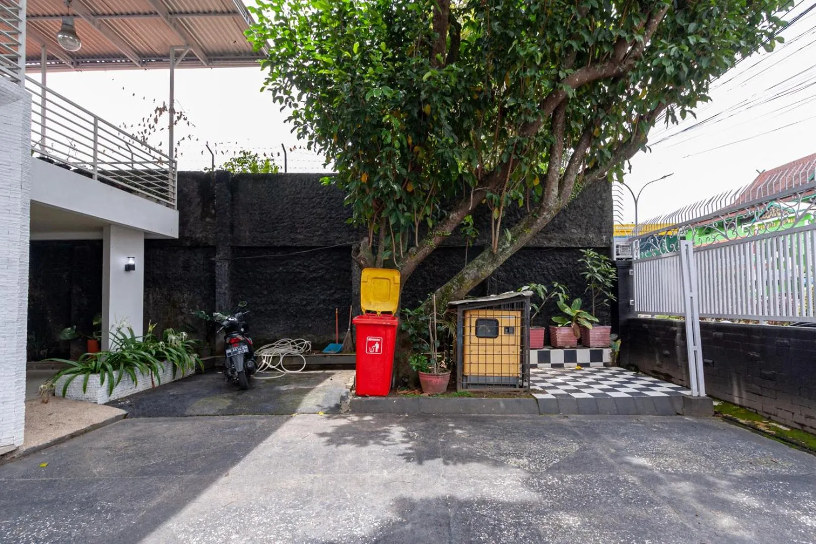 Property building in Urbanview Daniela Jambi by RedDoorz