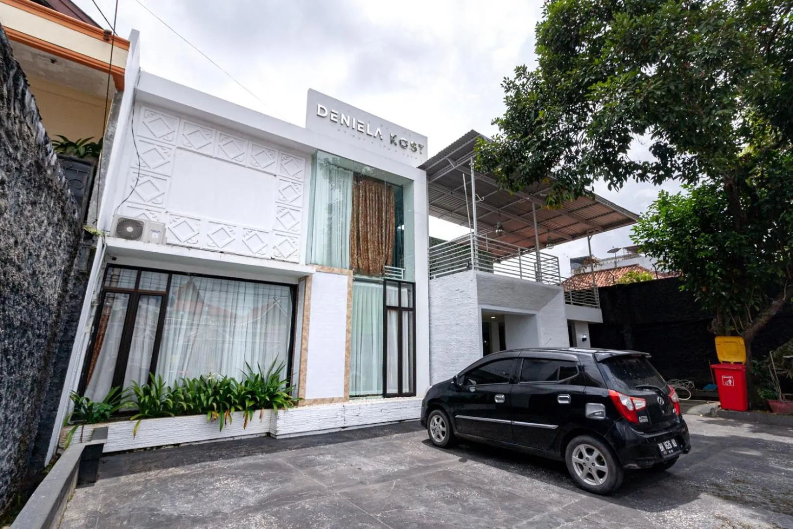 Property building in Urbanview Daniela Jambi by RedDoorz