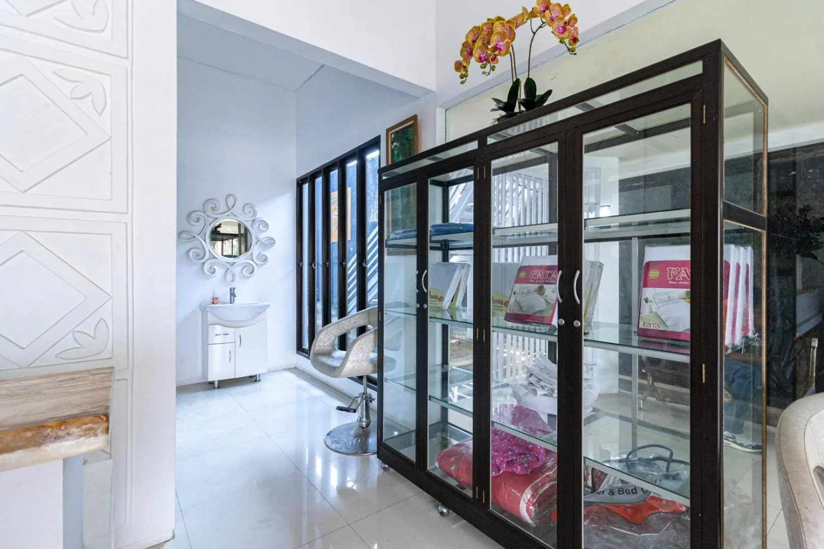 Property building, Bed in Urbanview Daniela Jambi by RedDoorz