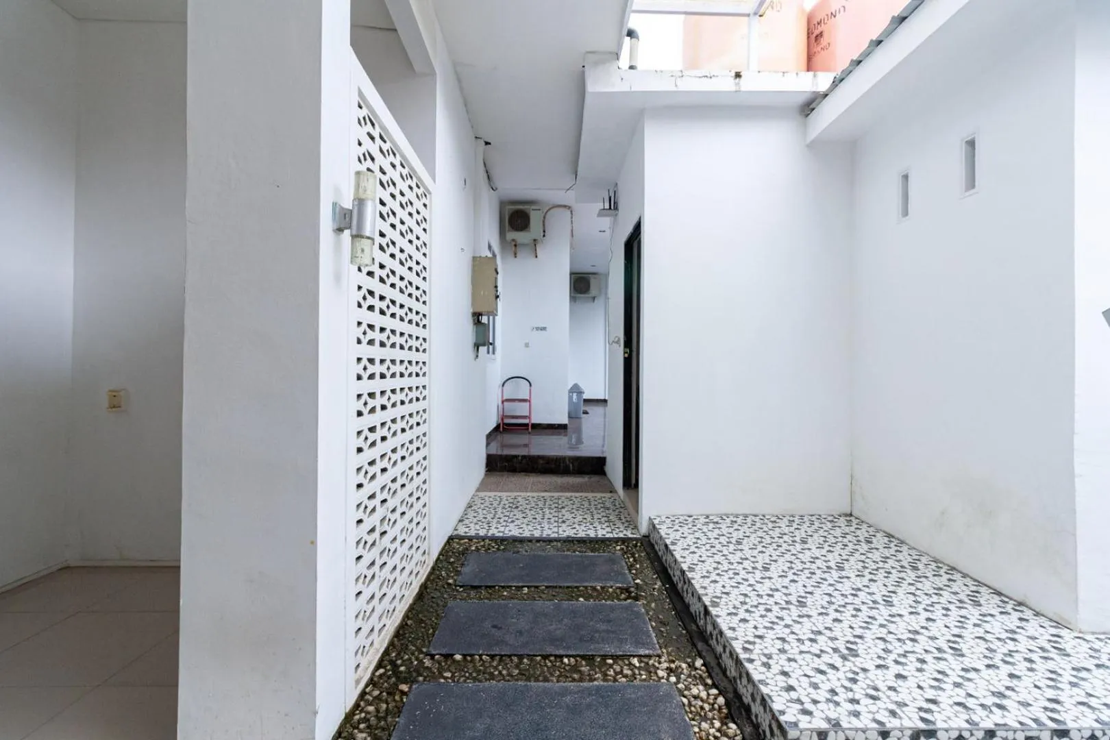 Property building in Urbanview Daniela Jambi by RedDoorz