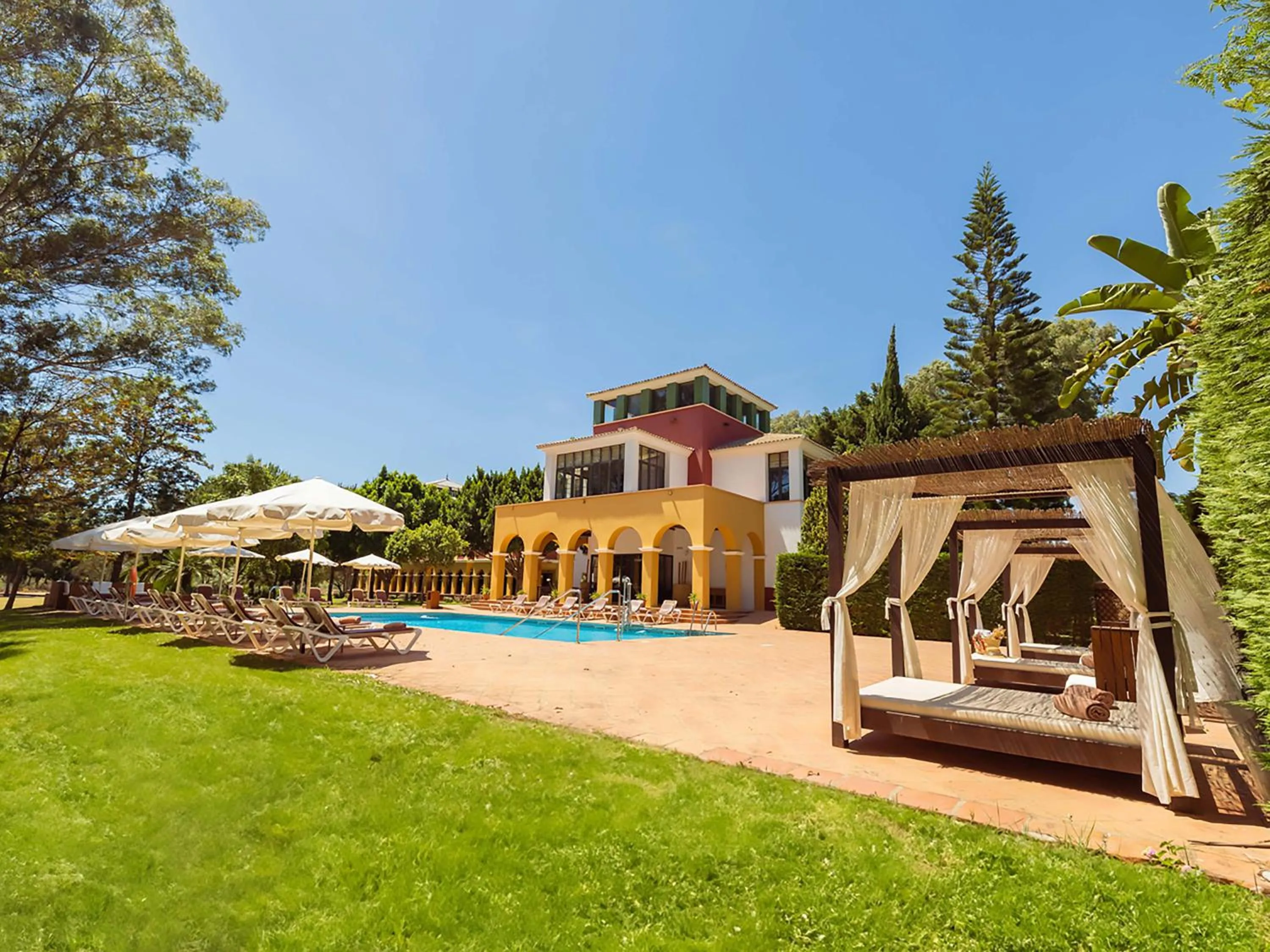 Swimming pool in Isla Canela Golf Hotel Boutique