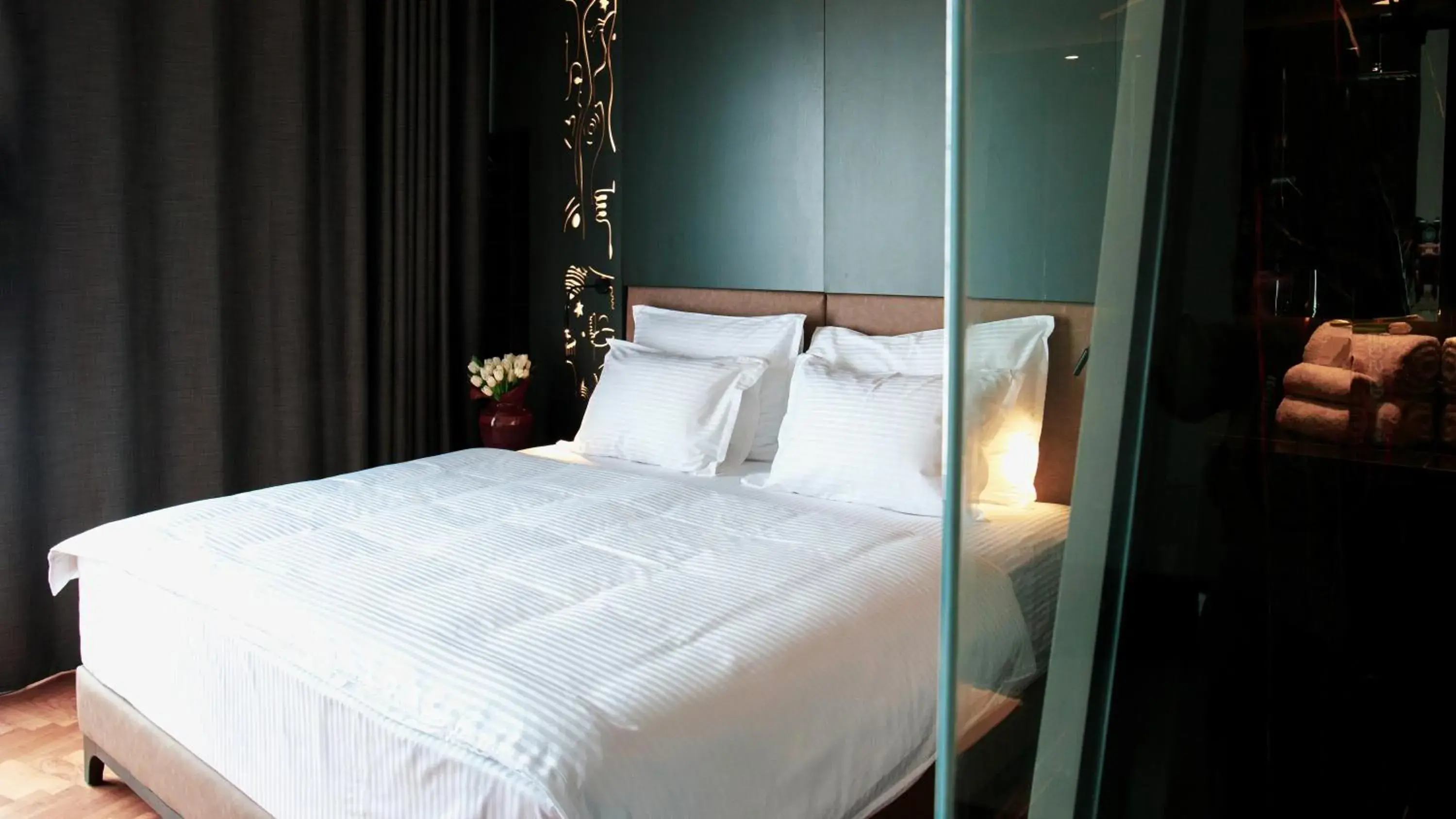 Deluxe Double Room with City View in Arka Art Hotel Deluxe Double Room with City View in Arka Art Hotel