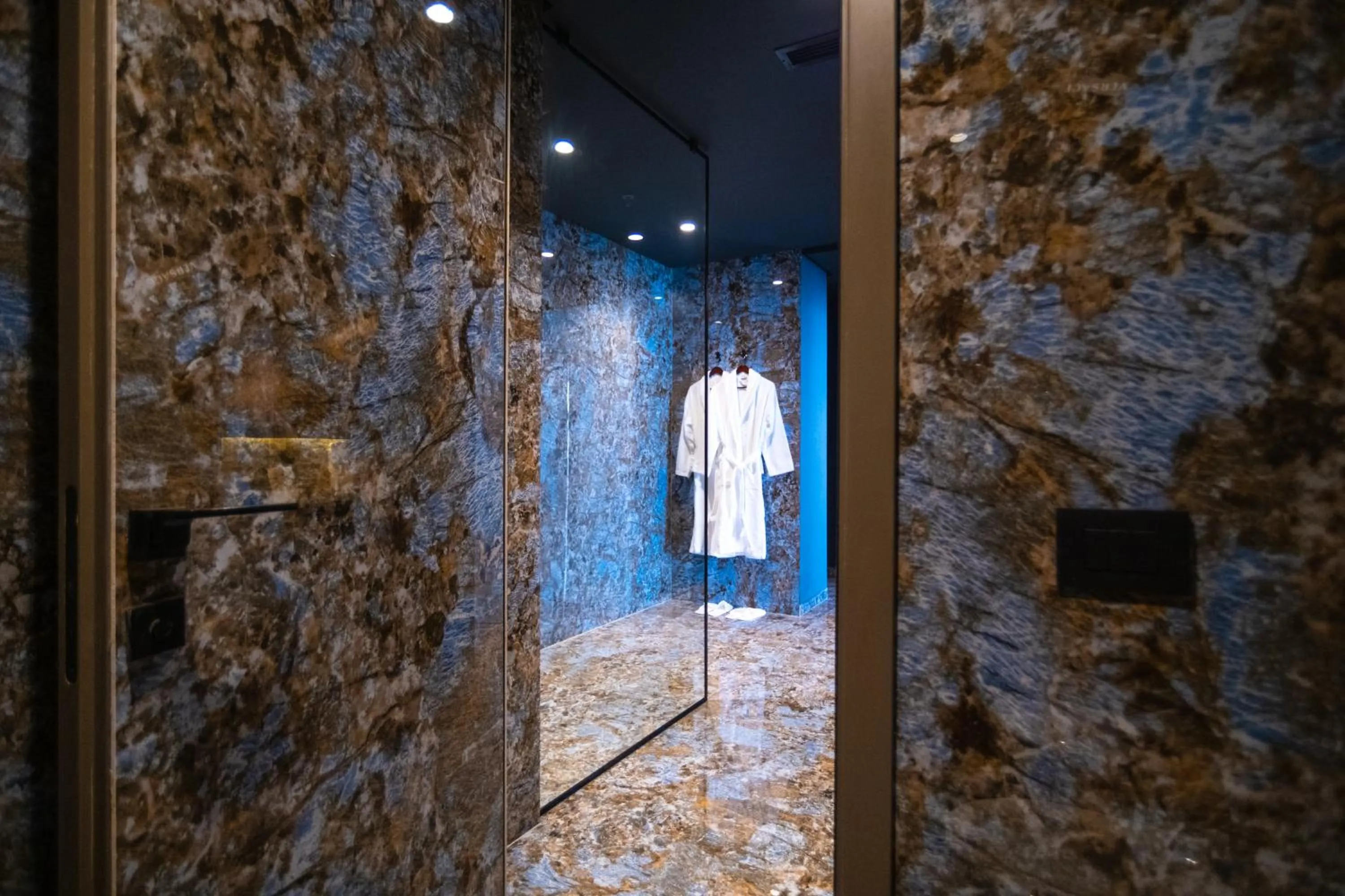 Bathroom in Arka Art Hotel