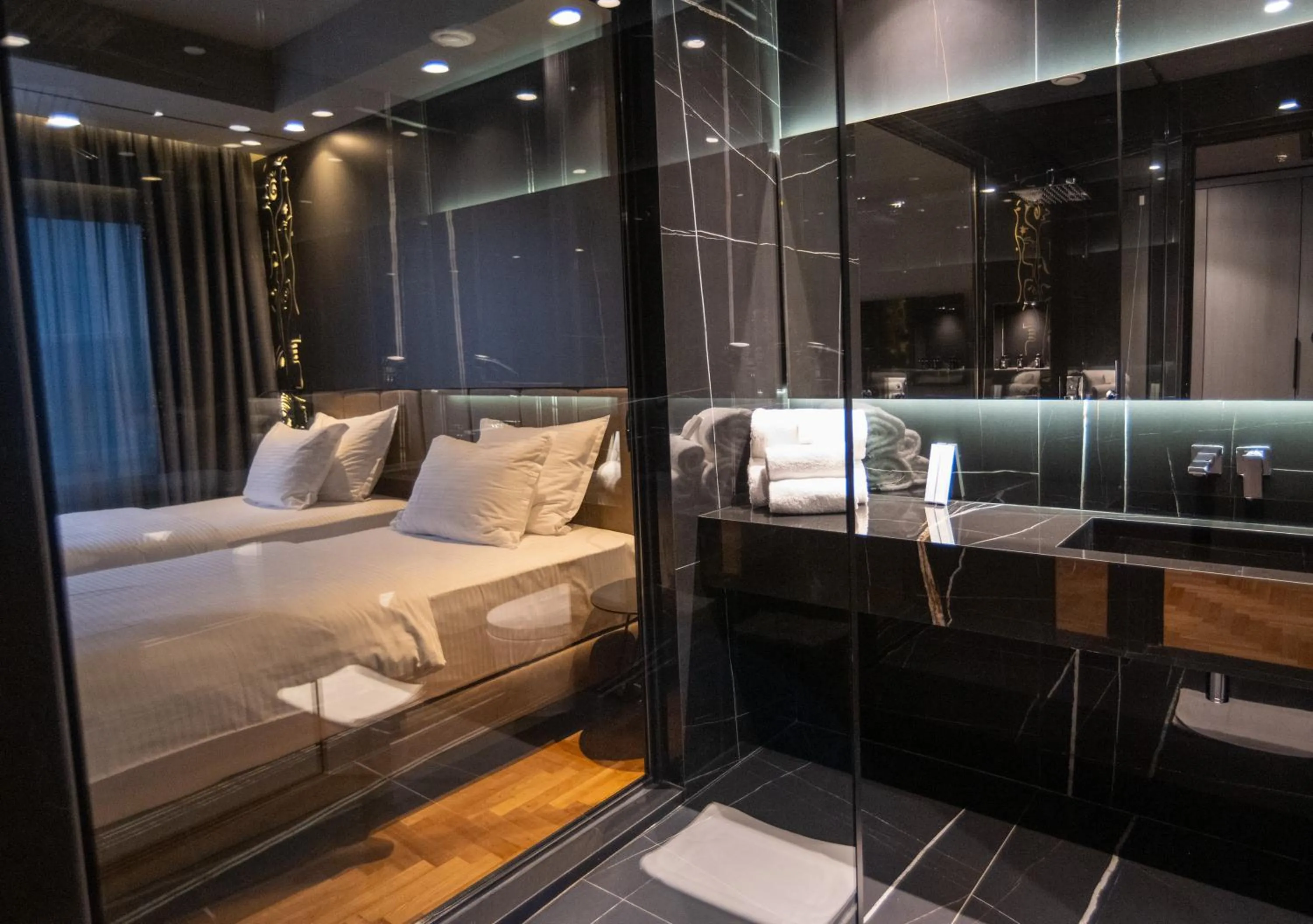 Shower, Bed in Arka Art Hotel