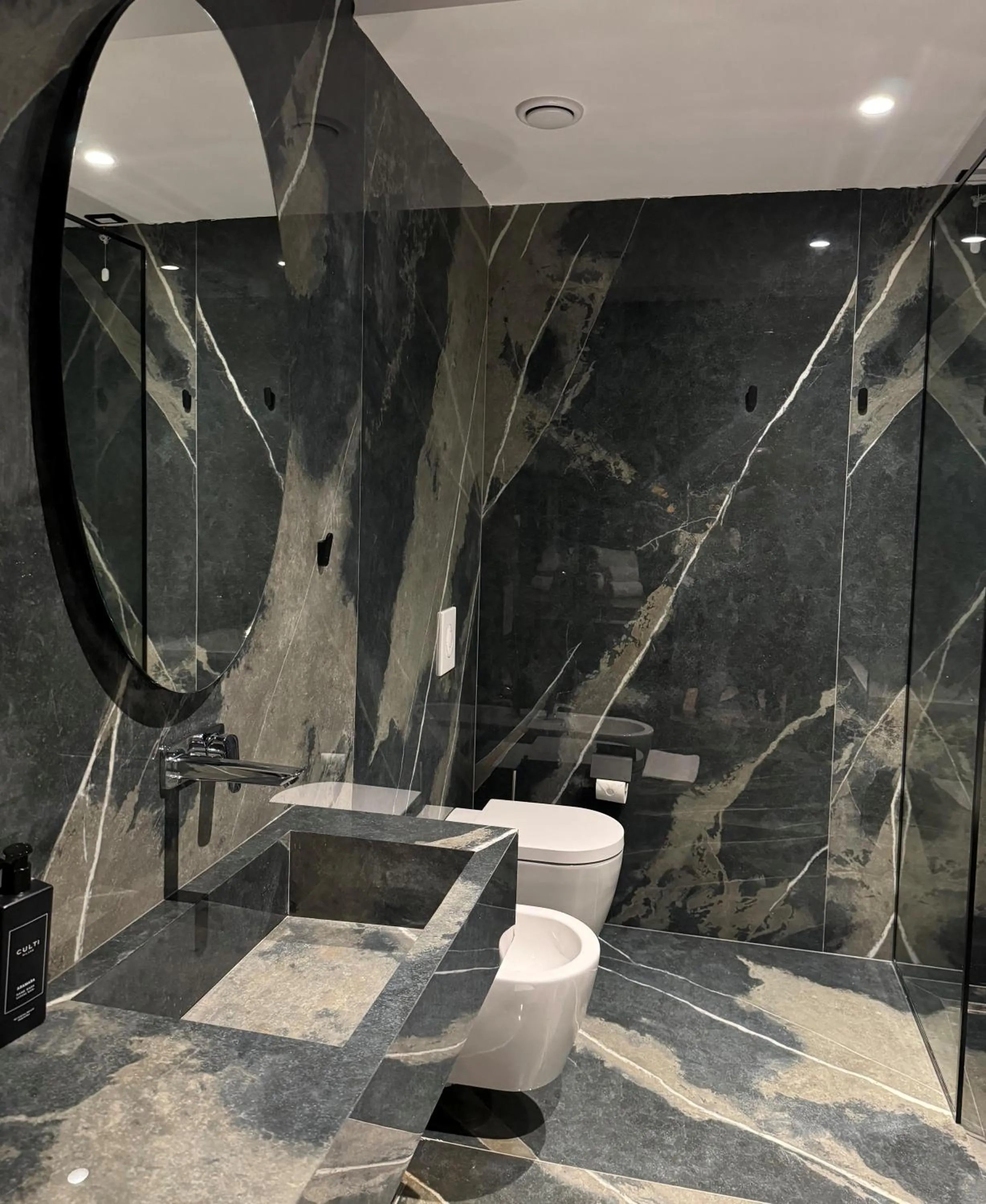 Shower in Arka Art Hotel