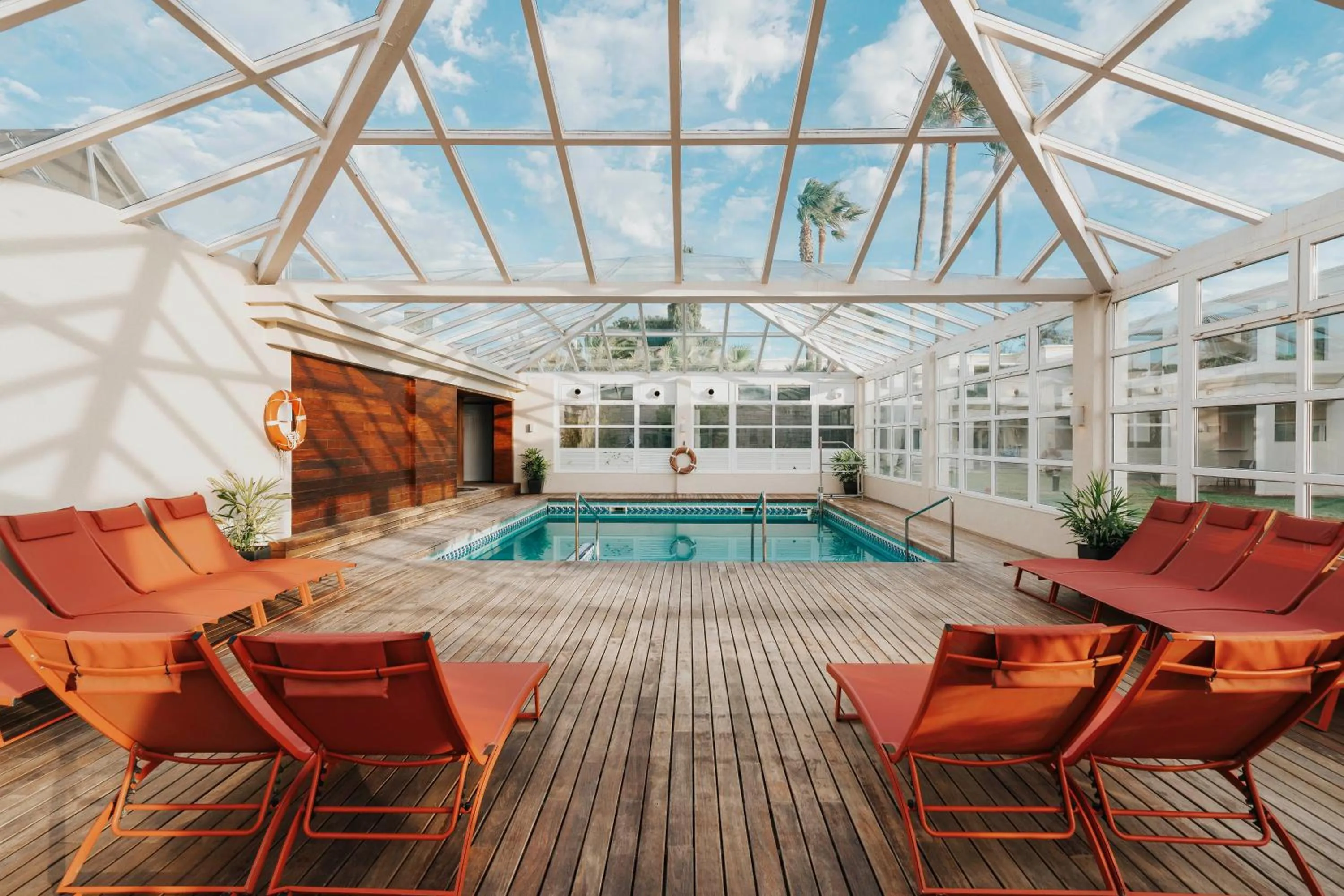 Swimming pool in Vincci Resort Costa Golf