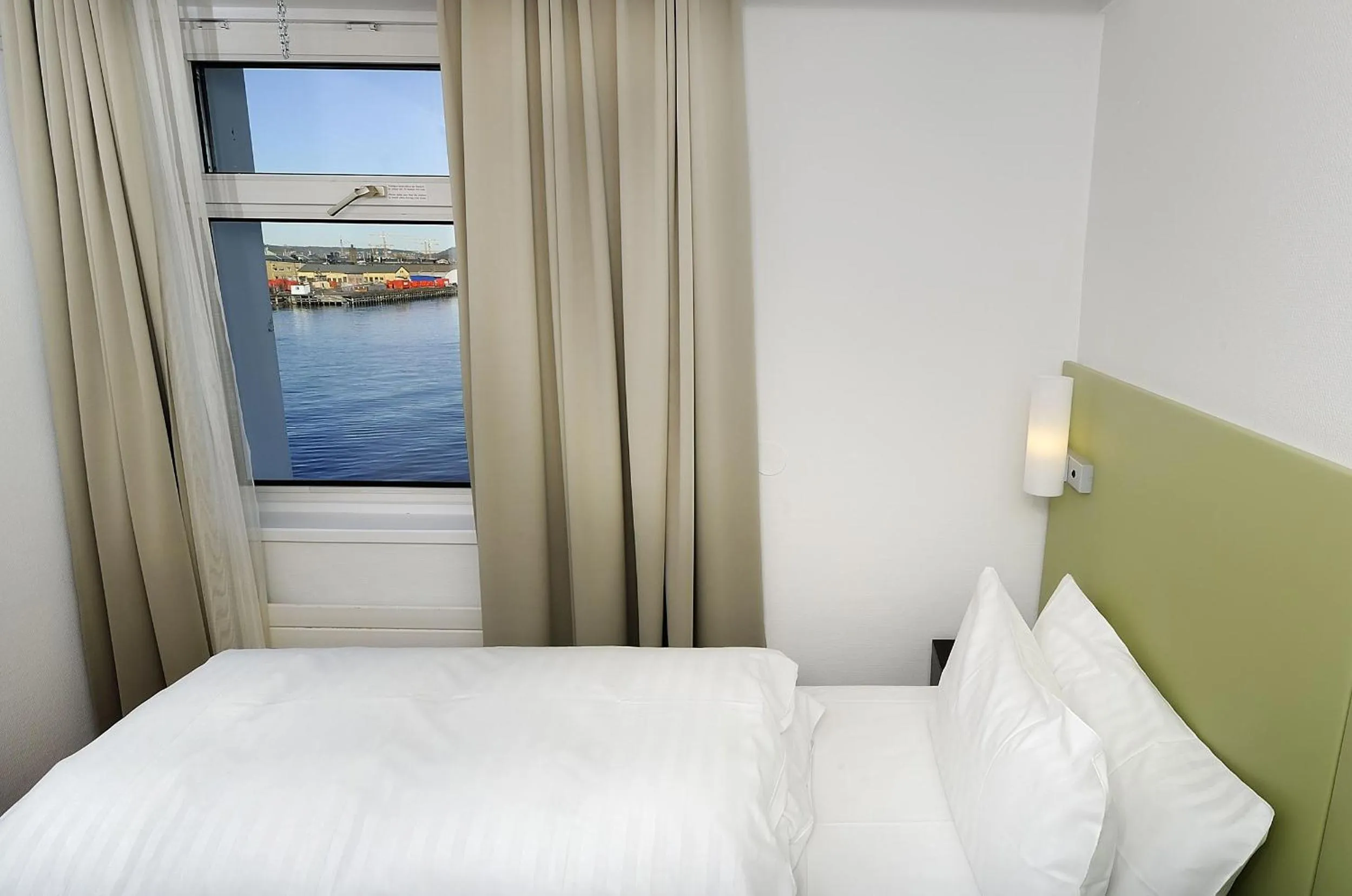 Bedroom, Bed in Good Morning+ Göteborg City