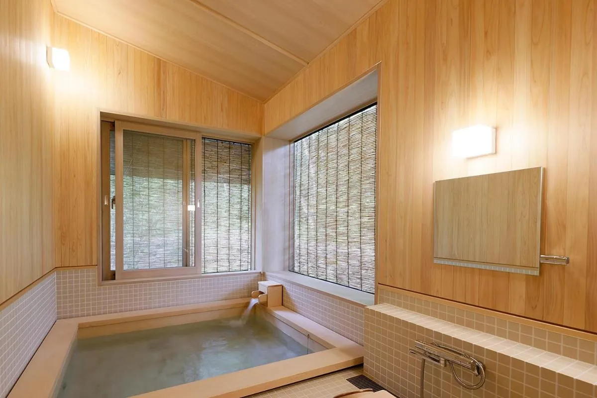 Hot Tub in SHISHI-IWA HOUSE Karuizawa