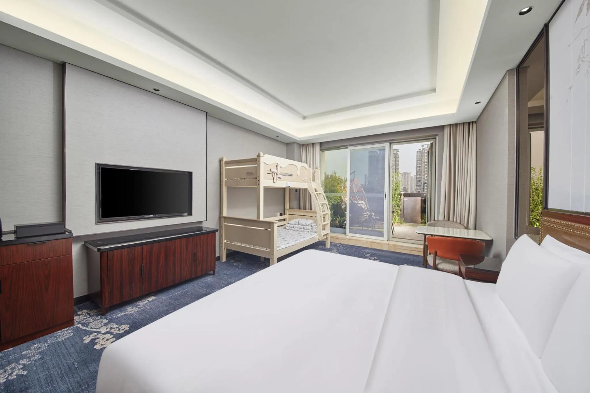 Photo of the whole room, Bed in Hualuxe Leshan, an IHG Hotel