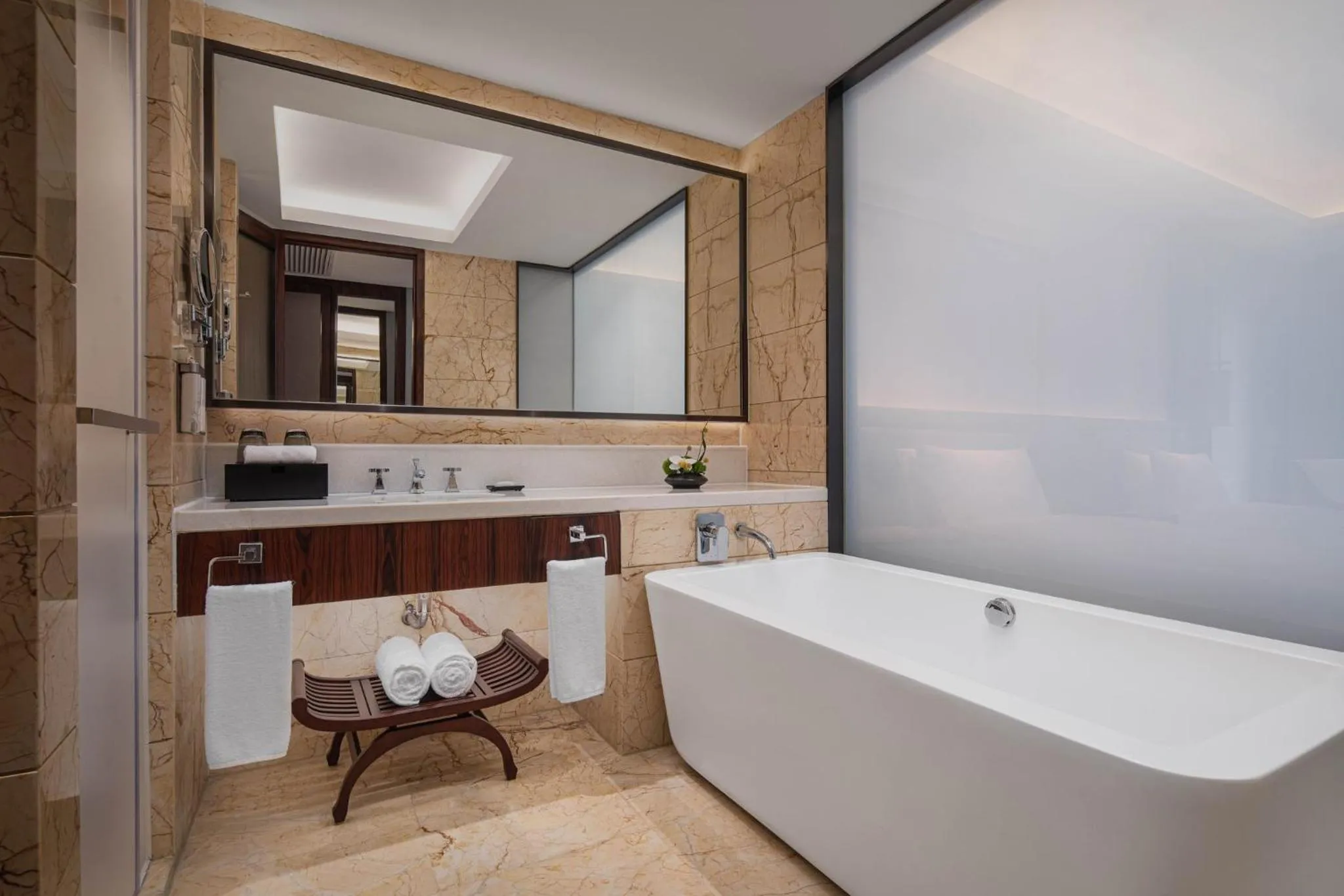 Bathroom in Hualuxe Leshan, an IHG Hotel