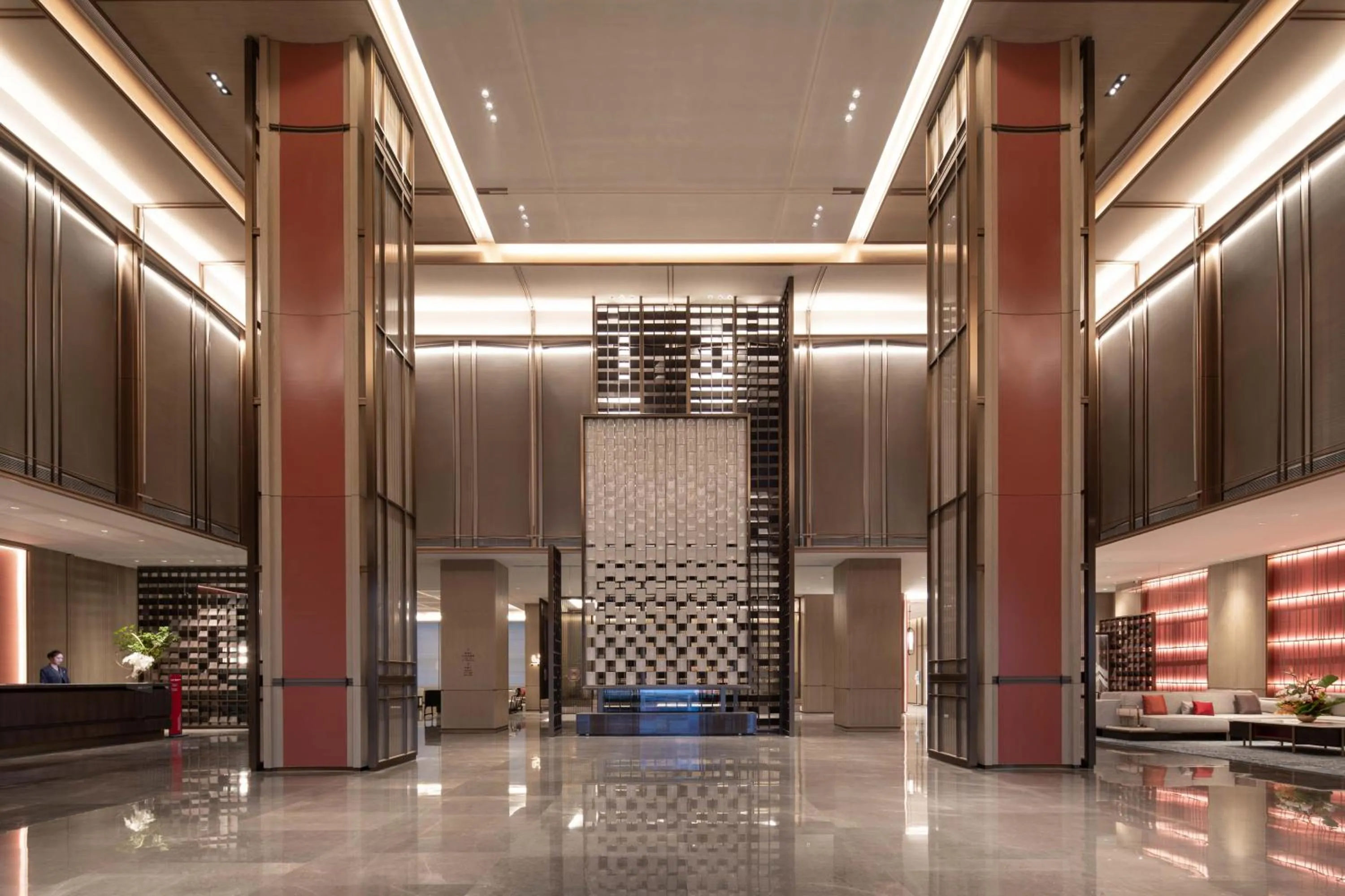 Lobby or reception in Hualuxe Leshan, an IHG Hotel