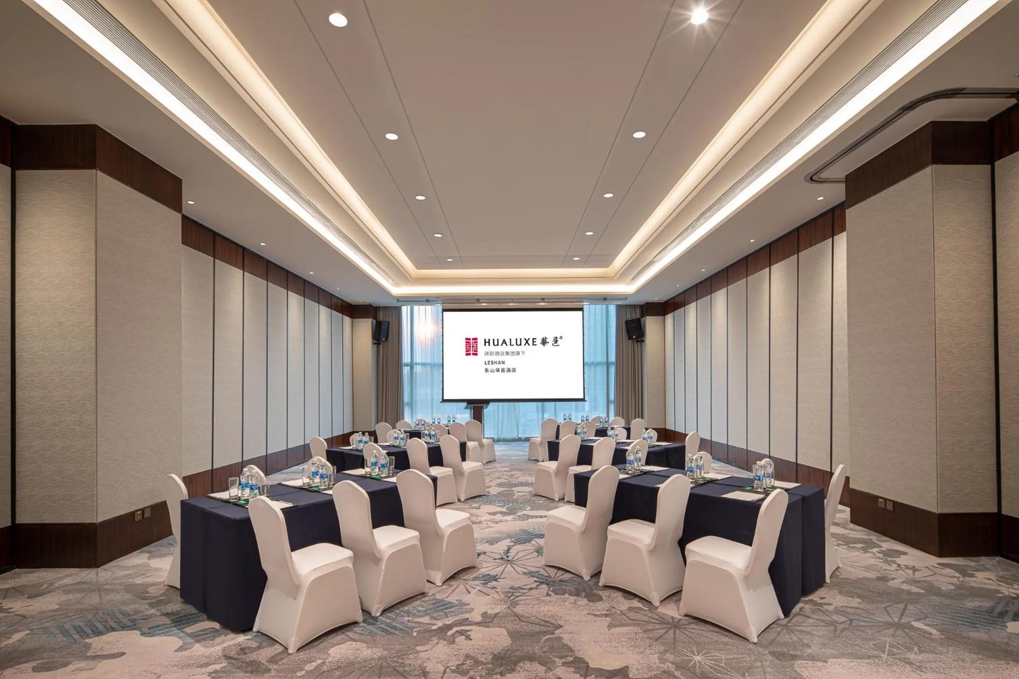 Meeting/conference room in Hualuxe Leshan, an IHG Hotel
