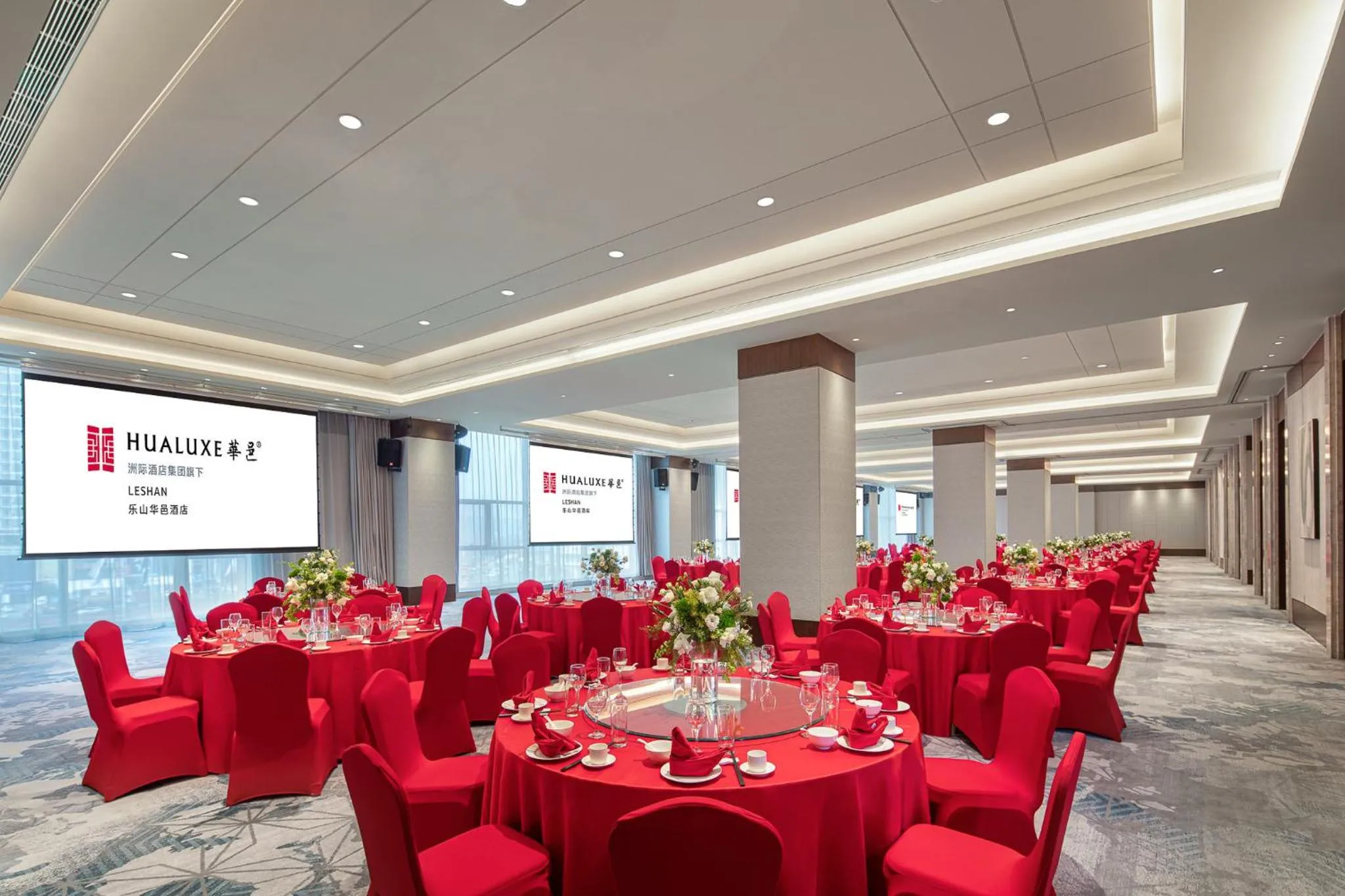 Meeting/conference room in Hualuxe Leshan, an IHG Hotel