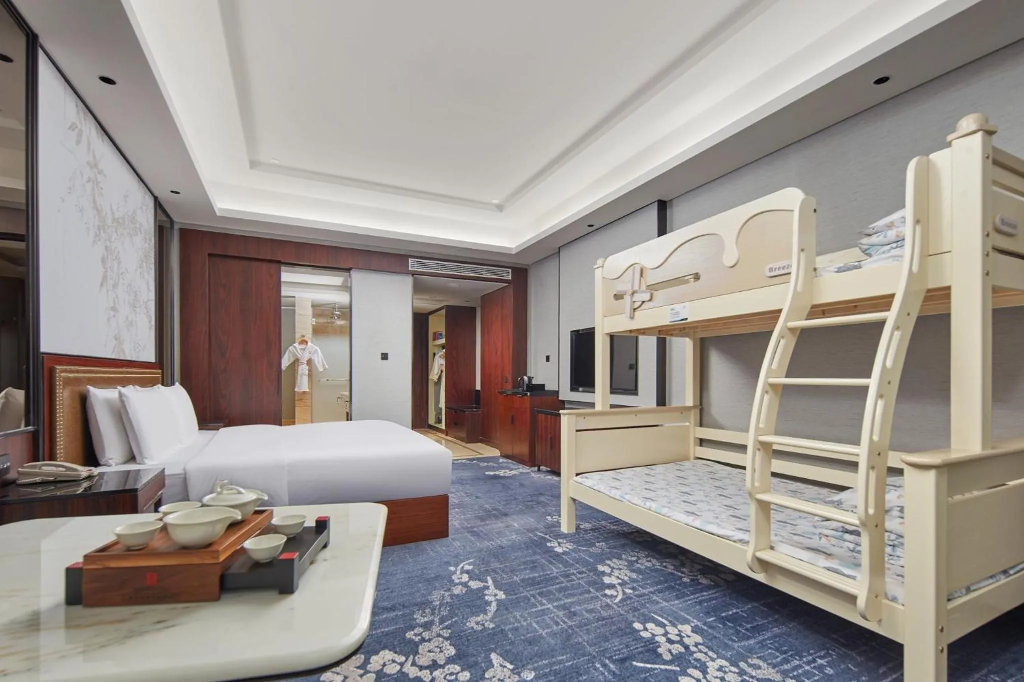 Photo of the whole room, Bed in Hualuxe Leshan, an IHG Hotel