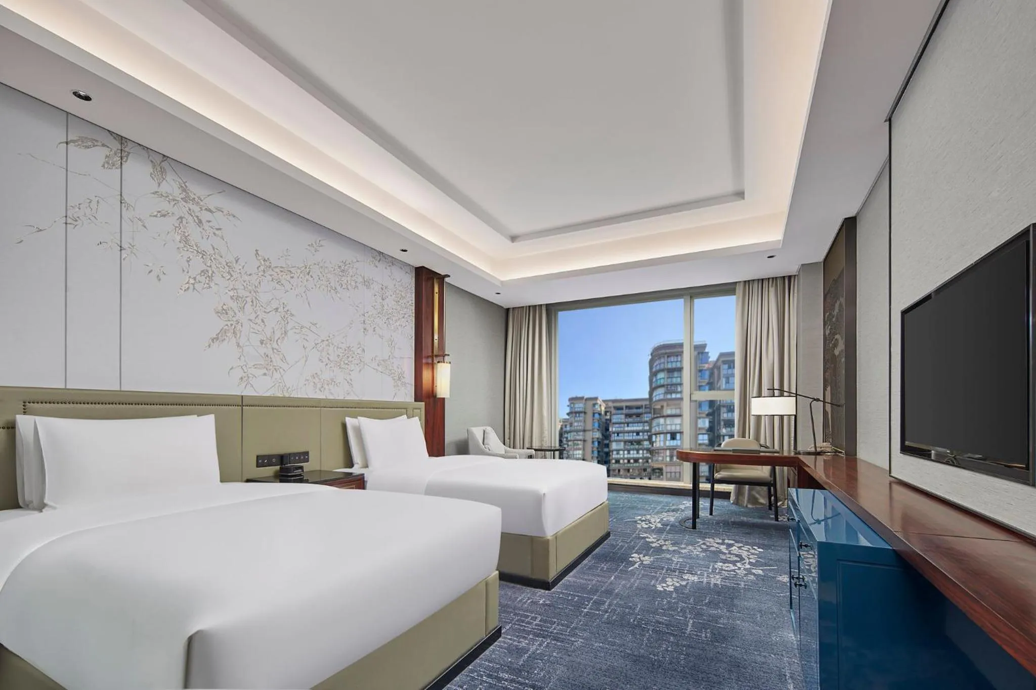 Photo of the whole room, Bed in Hualuxe Leshan, an IHG Hotel