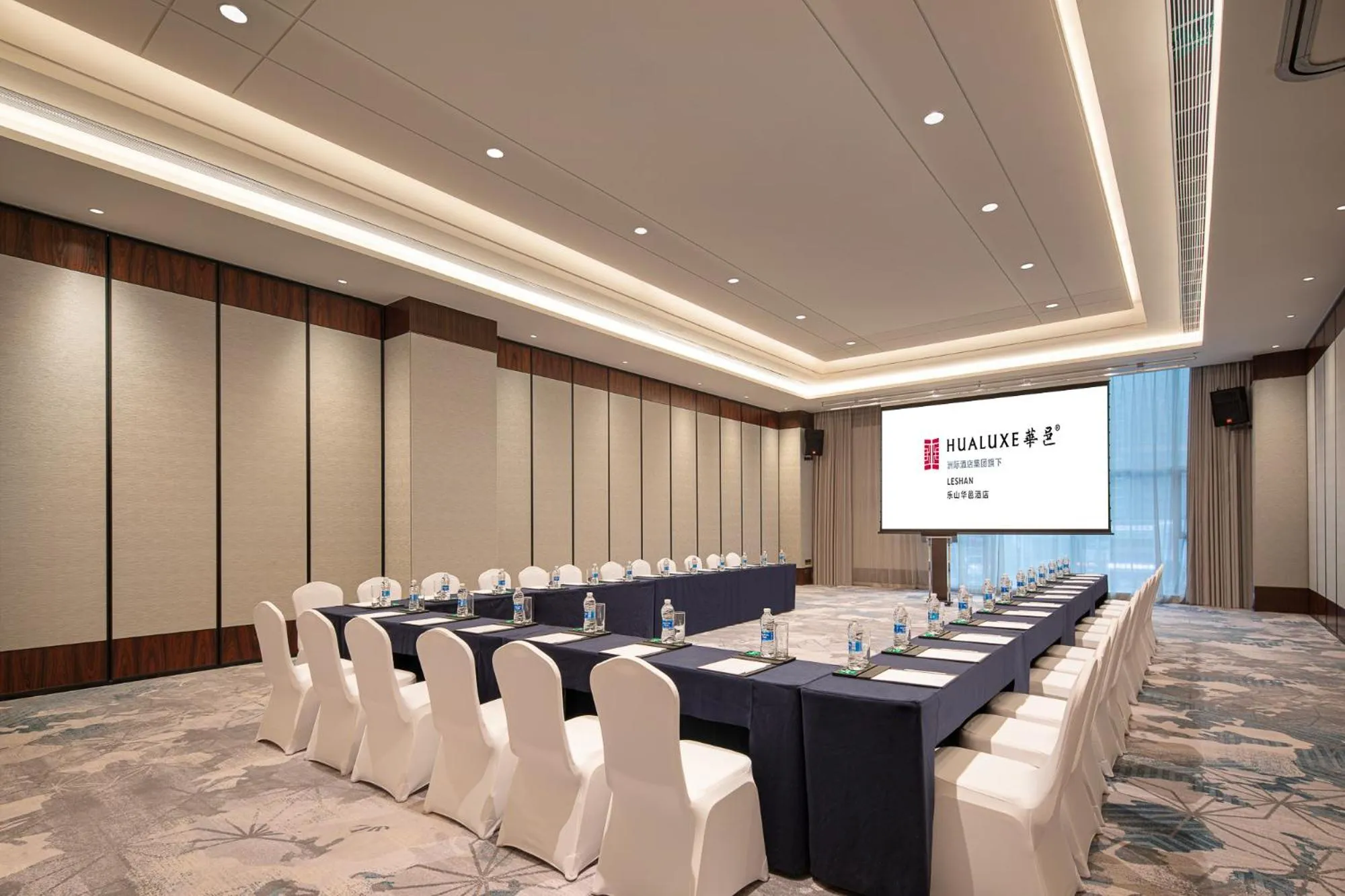 Meeting/conference room in Hualuxe Leshan, an IHG Hotel
