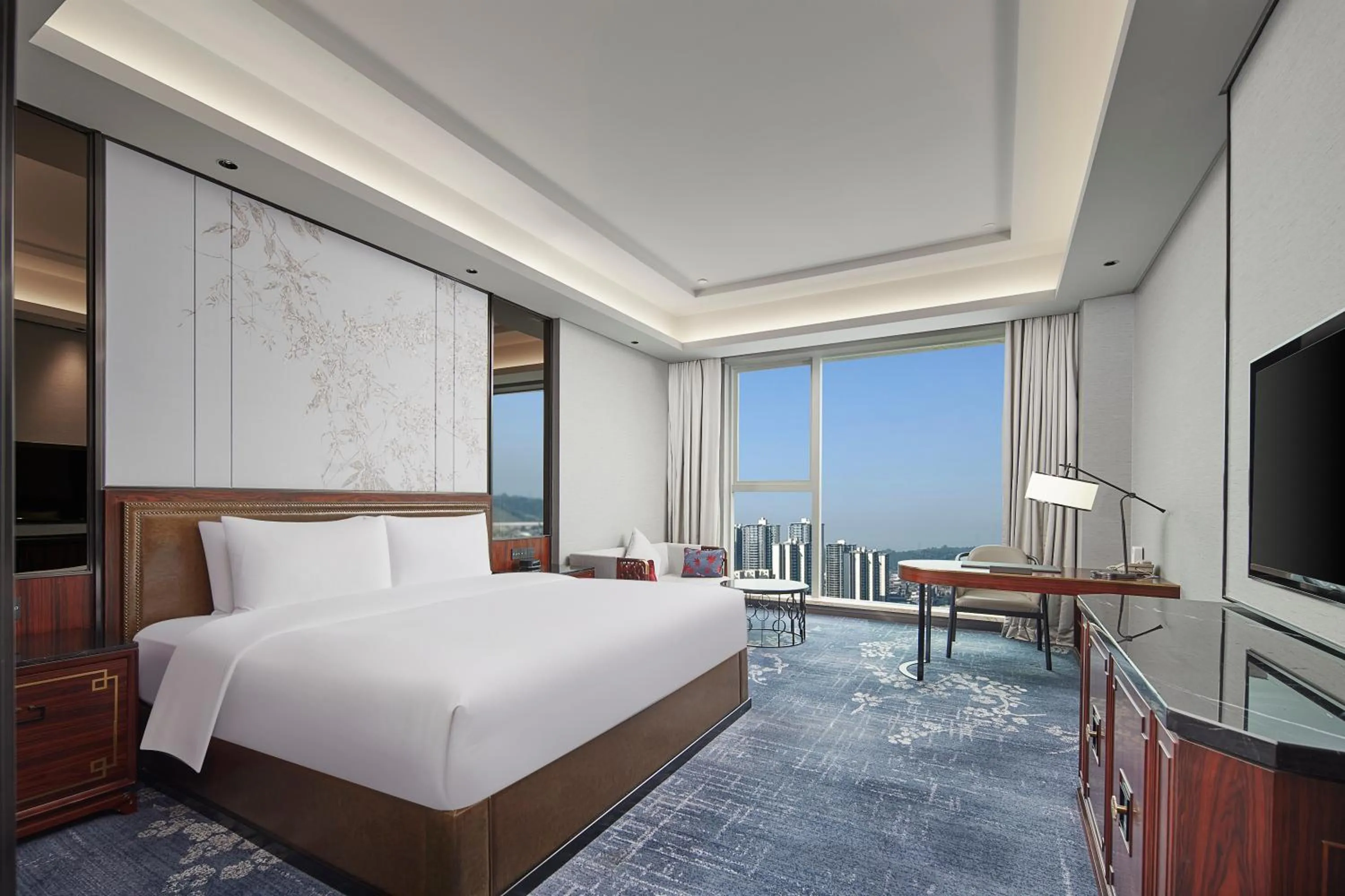 Photo of the whole room, Bed in Hualuxe Leshan, an IHG Hotel