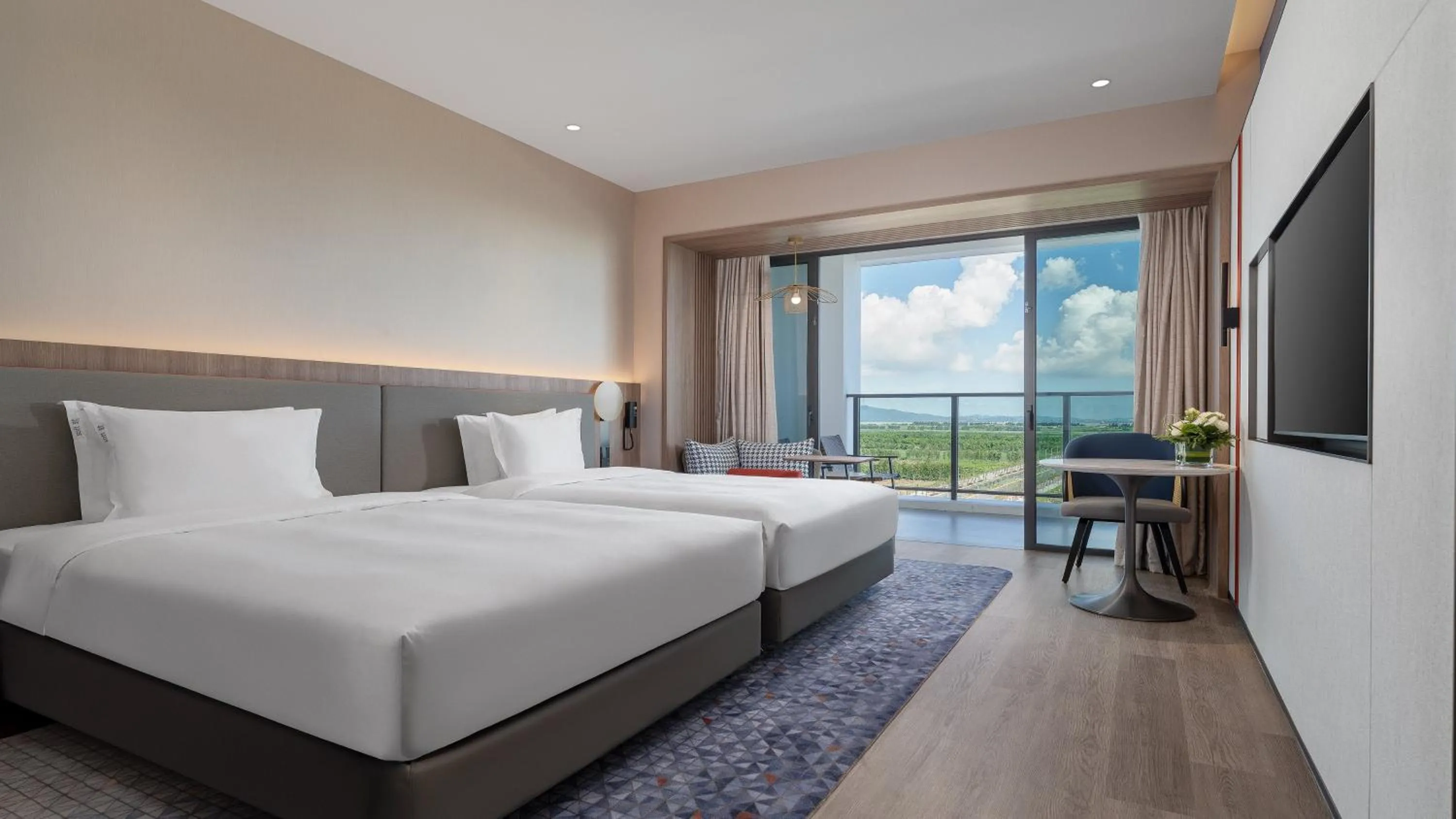 Photo of the whole room, Bed in Holiday Inn Express Jiangmen Yinhu Bay by IHG