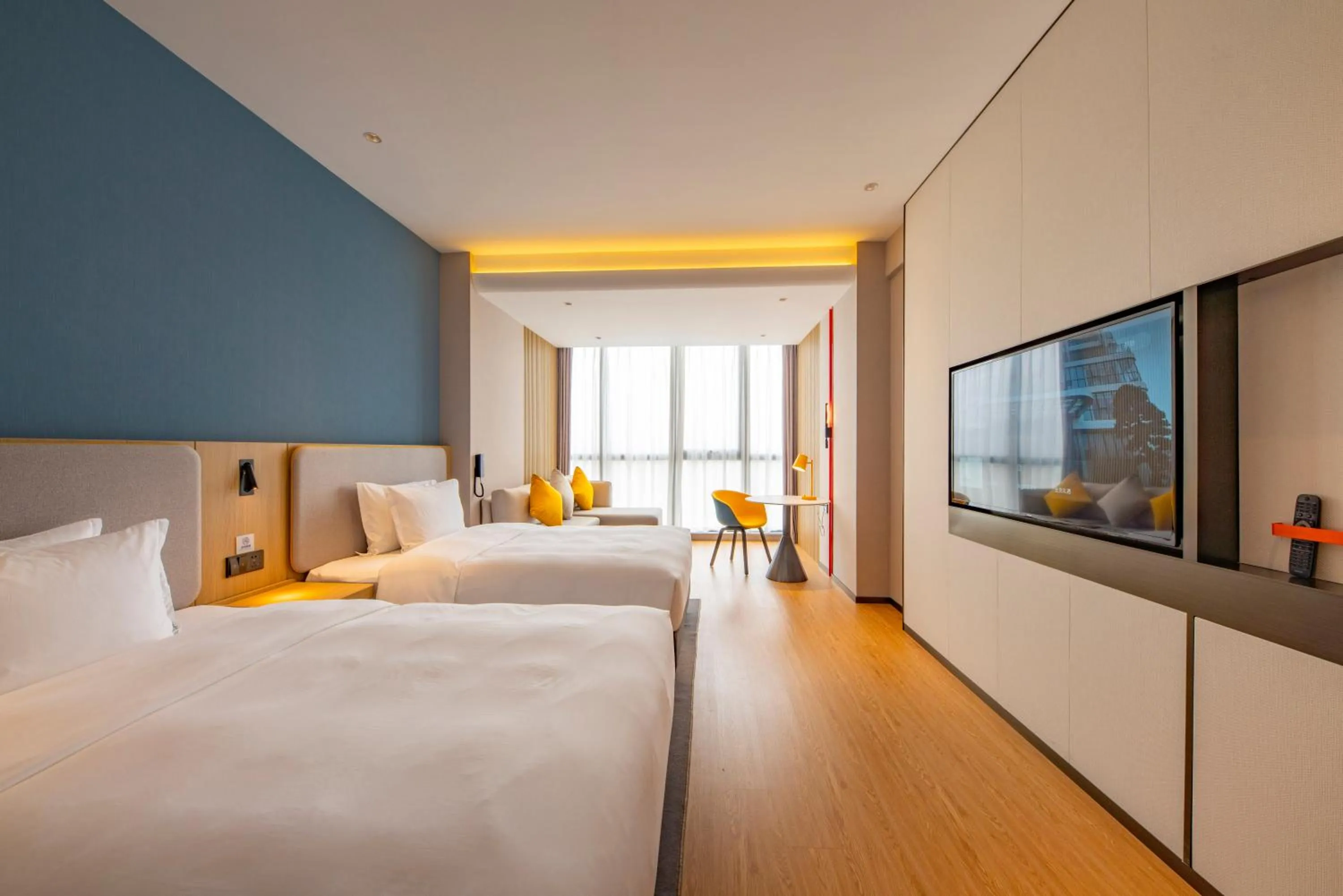Bed in Holiday Inn Express Jiangmen Yinhu Bay by IHG