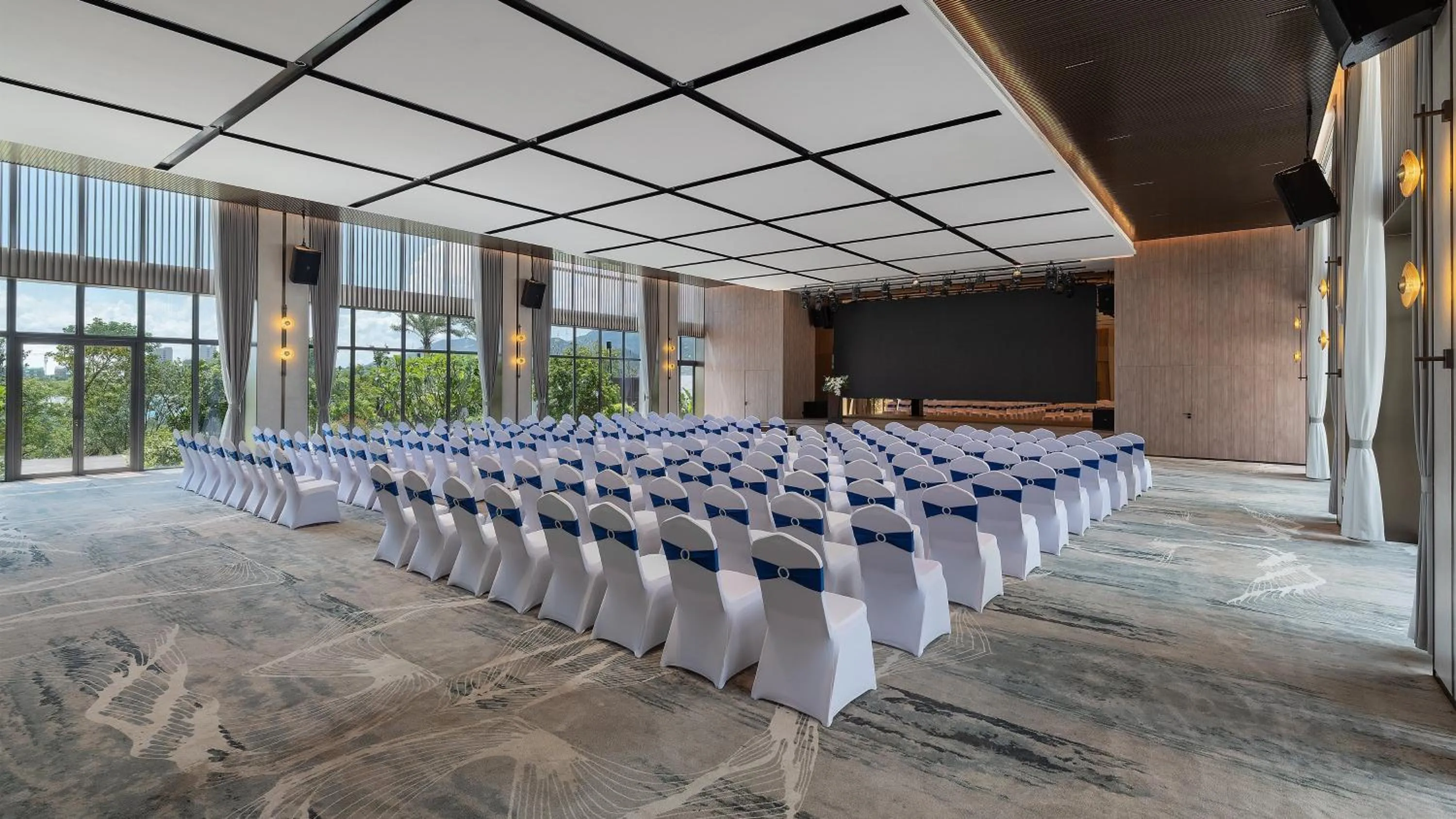 Meeting/conference room in Holiday Inn Express Jiangmen Yinhu Bay by IHG