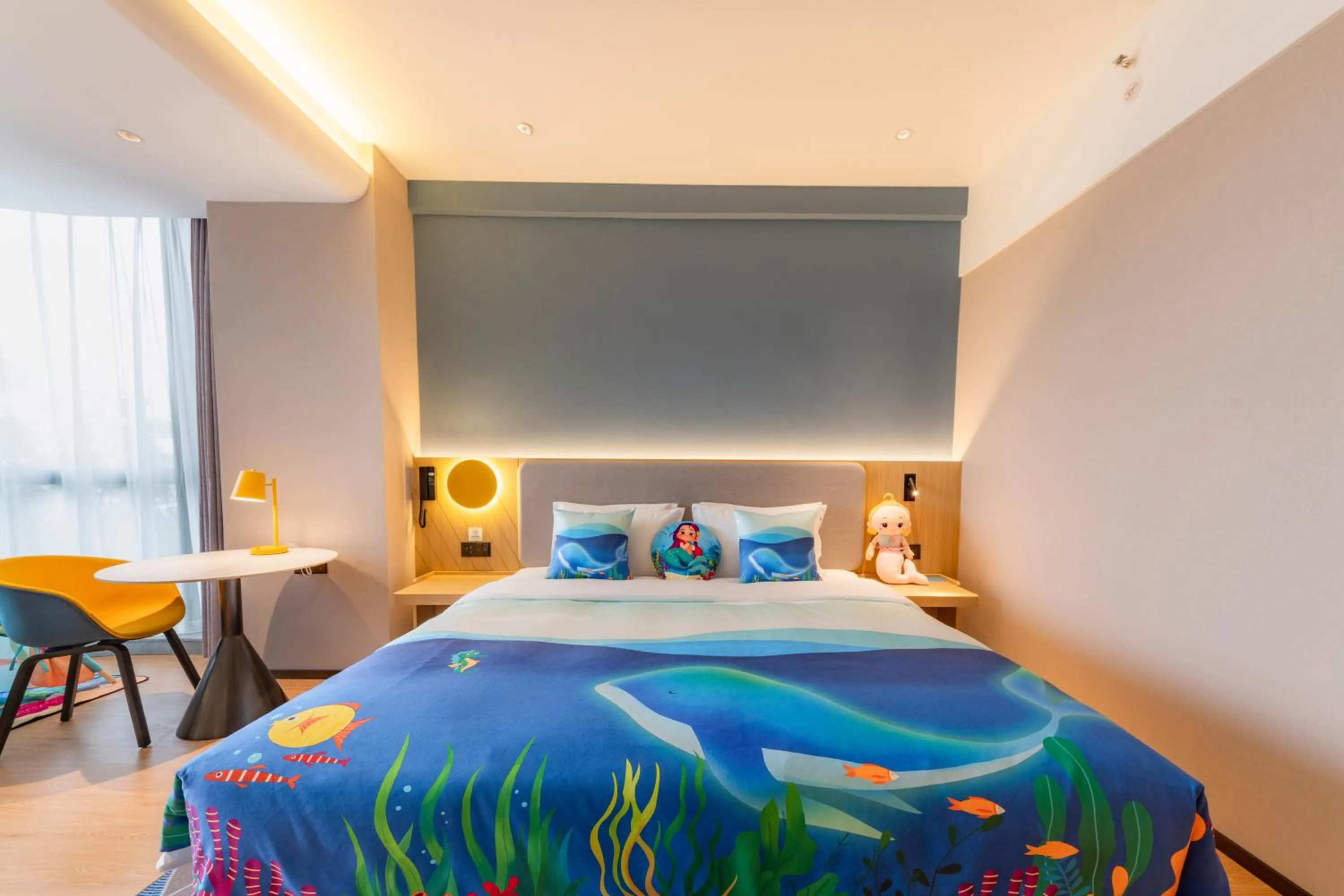Bed in Holiday Inn Express Jiangmen Yinhu Bay by IHG