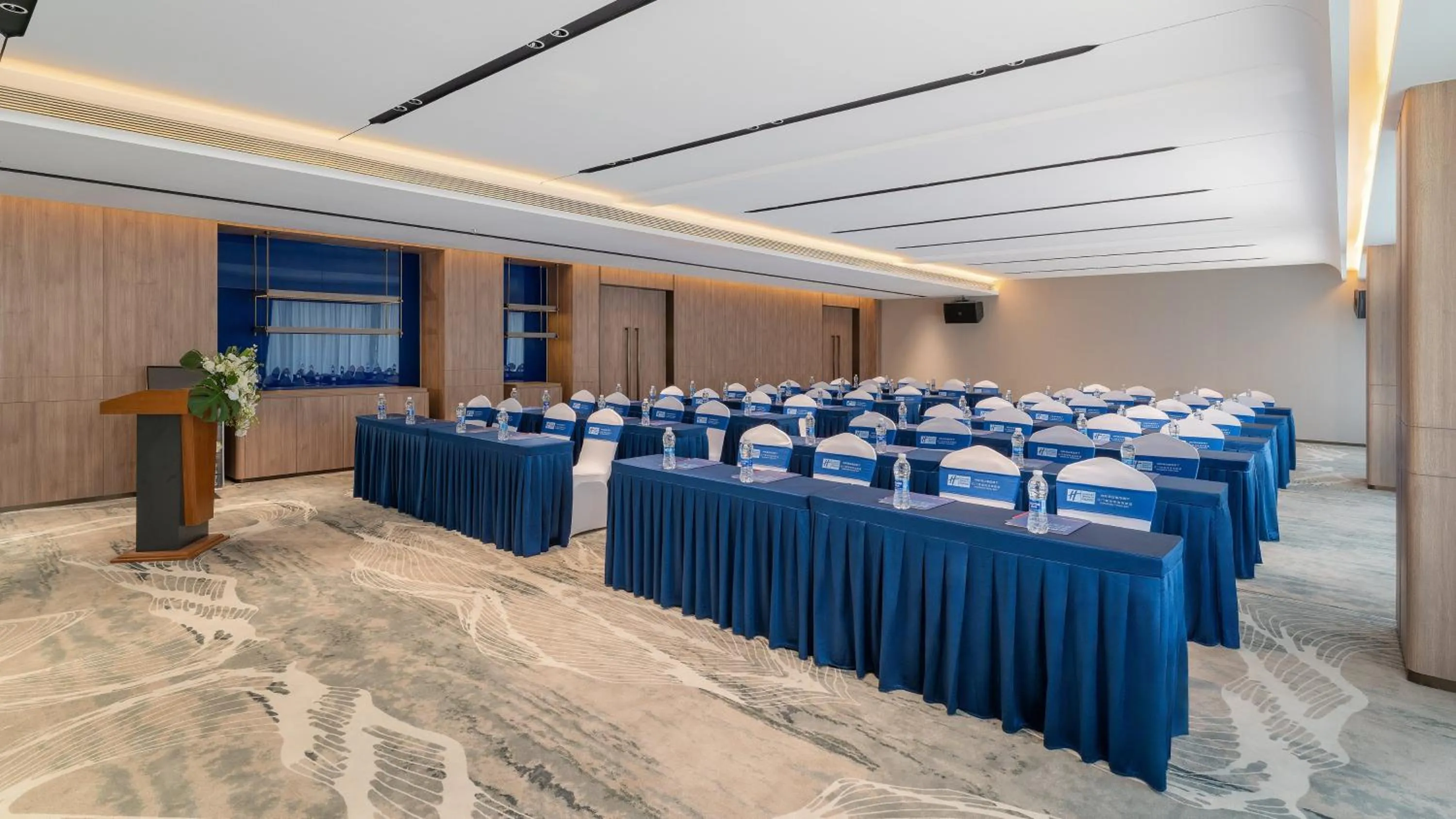Meeting/conference room in Holiday Inn Express Jiangmen Yinhu Bay by IHG