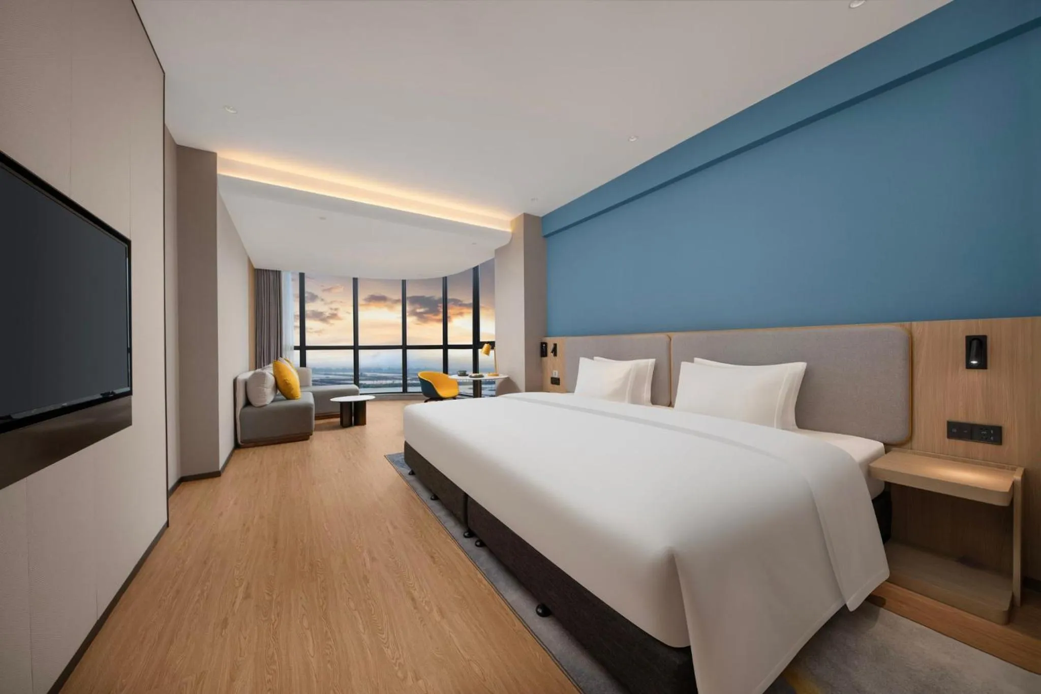 Photo of the whole room, Bed in Holiday Inn Express Jiangmen Yinhu Bay by IHG