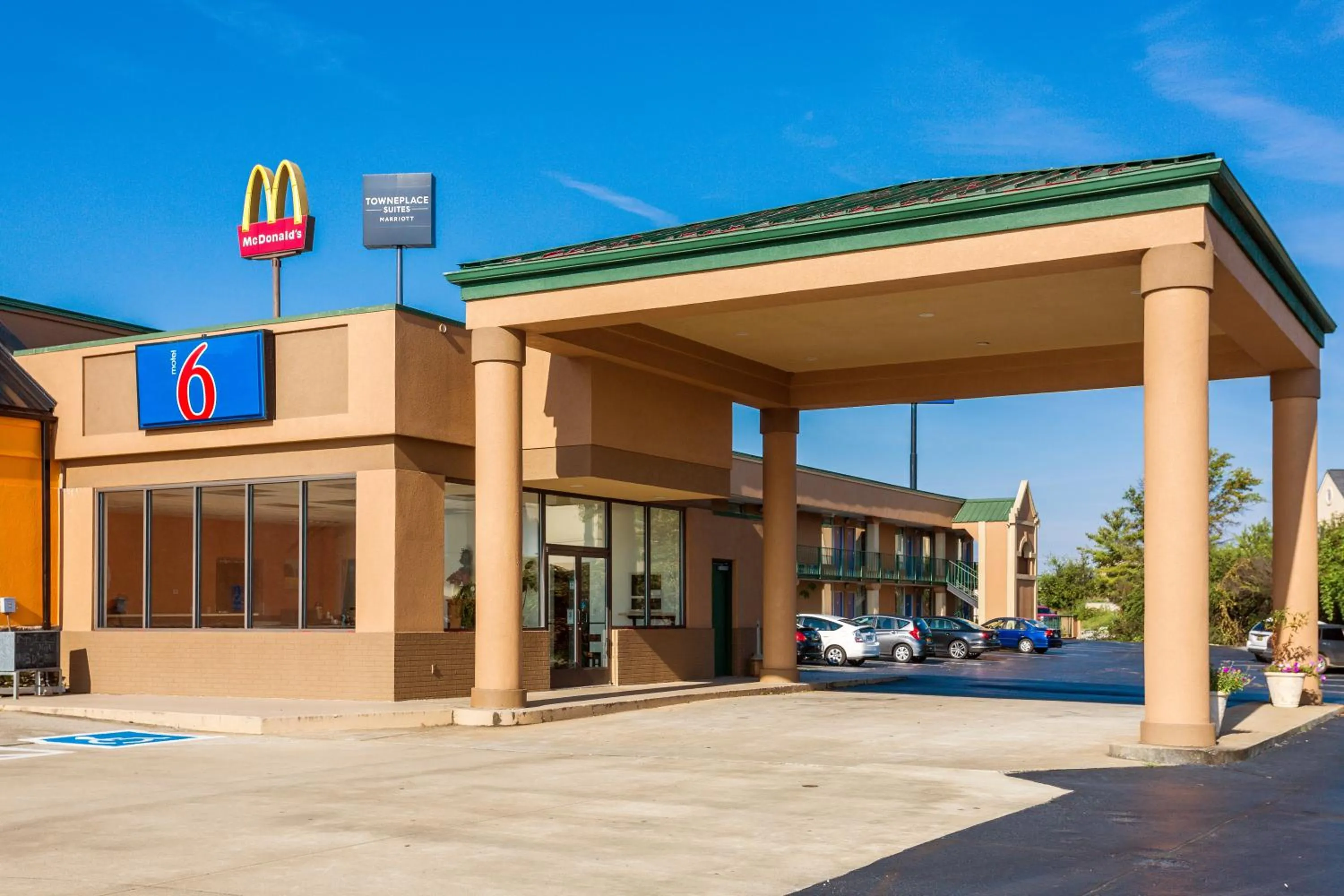 Facade/entrance in Motel 6-Clarksville, TN
